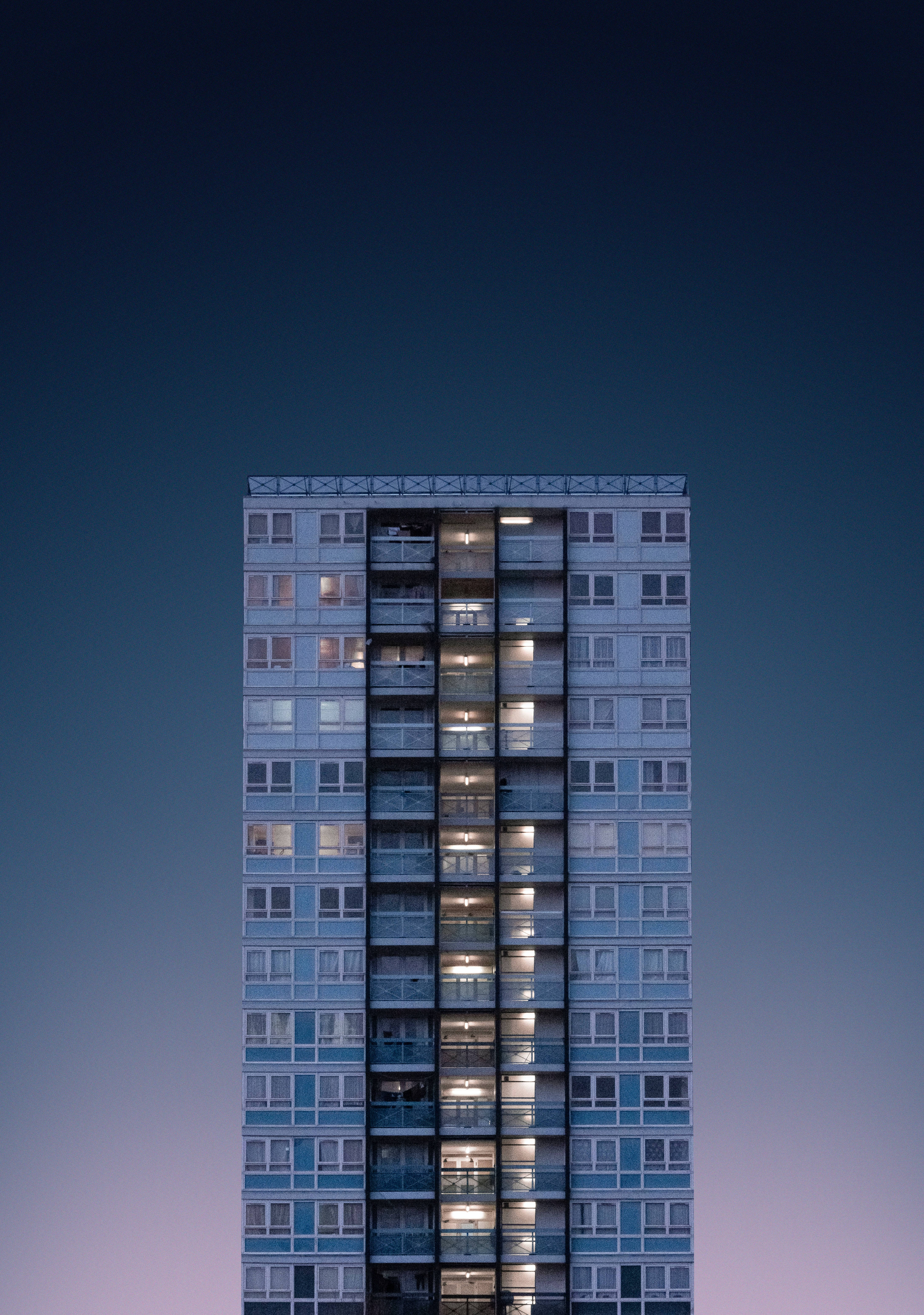 Fațadă Minimalistă Albăstrui de Clădire 3D Fundal