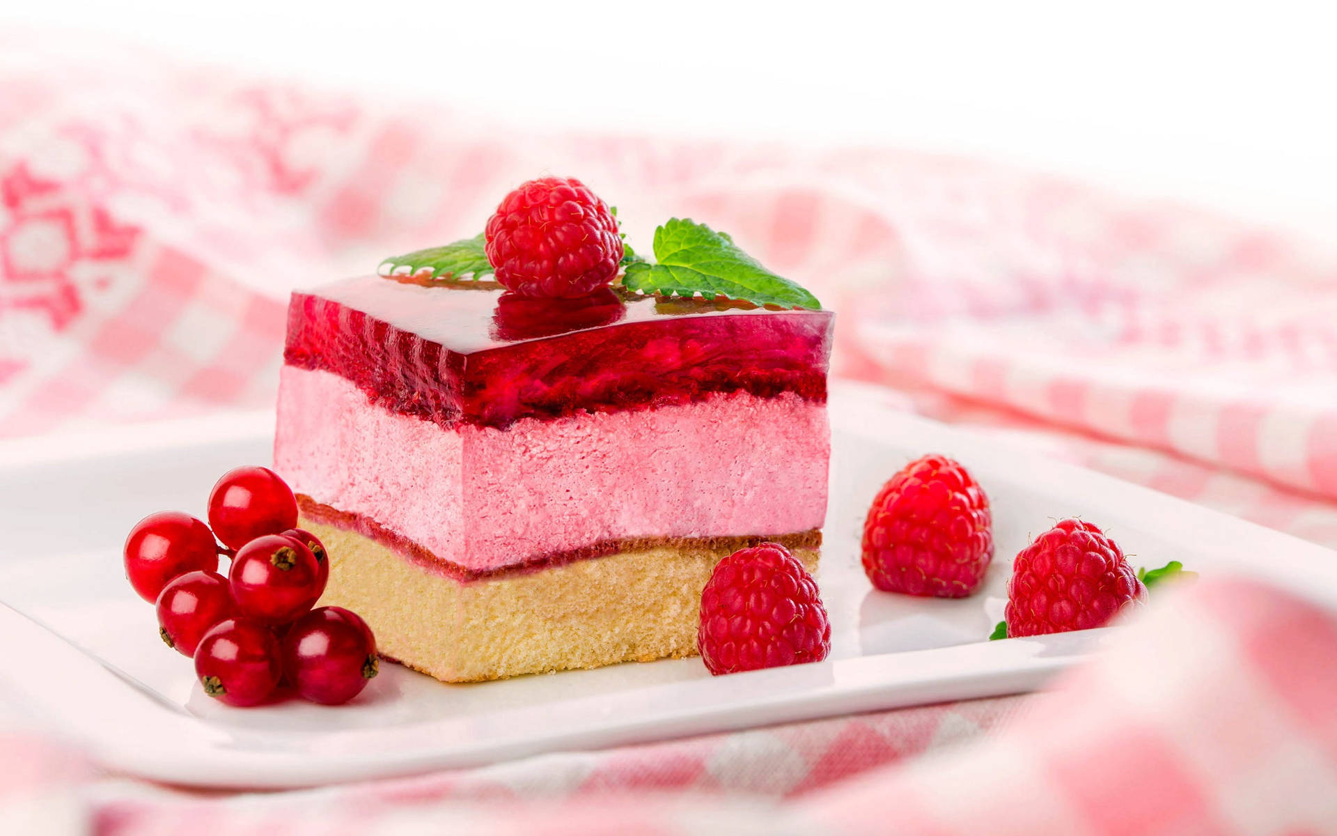 Felie de Tort Cu Jeleu și Fructe de Pădure Fundal