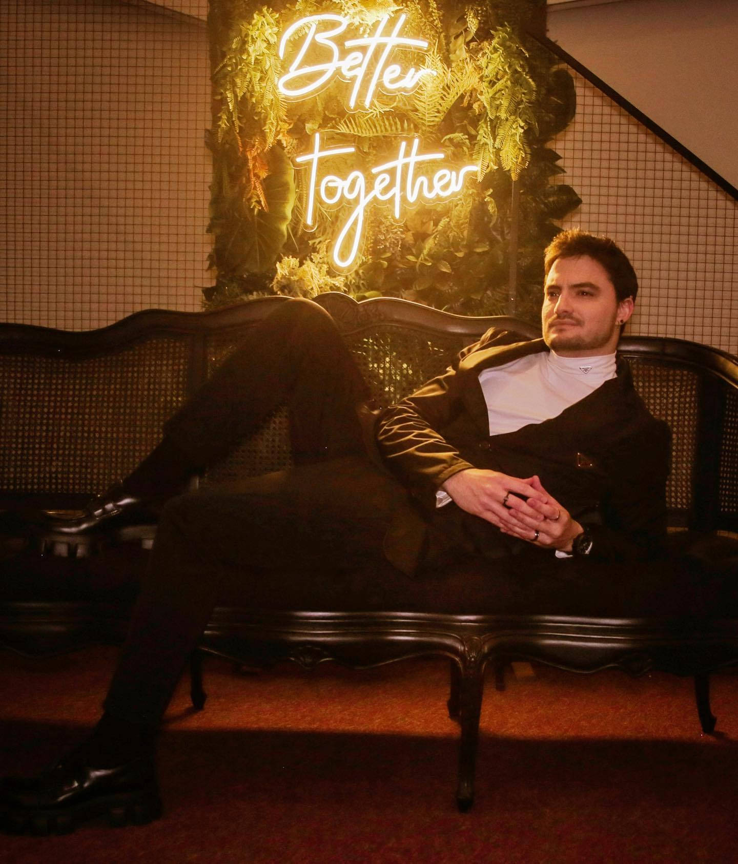 Felipe Neto într-o ipostază hilară Fundal