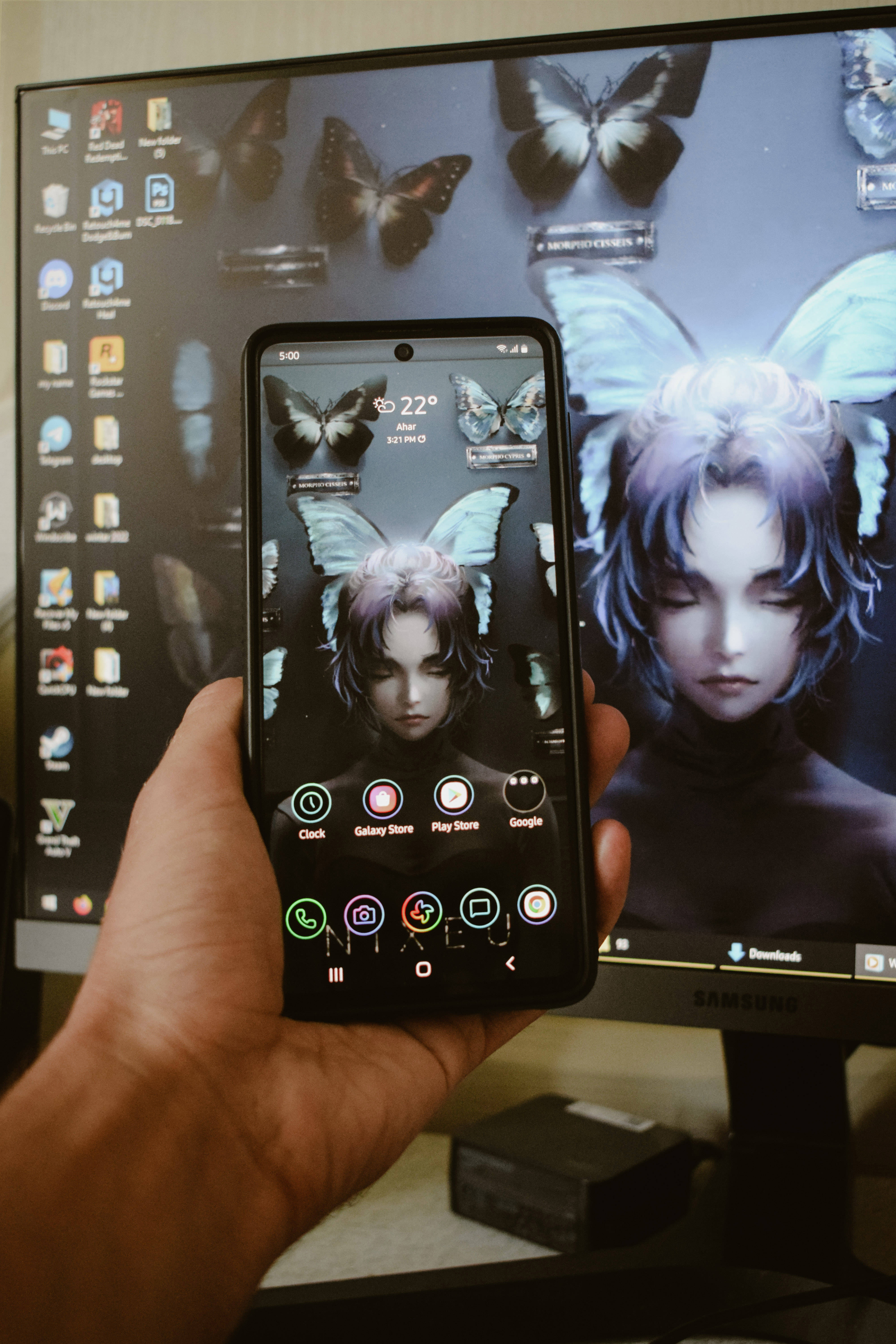 Femeie Anime Fermecătoare pe Telefon Fundal