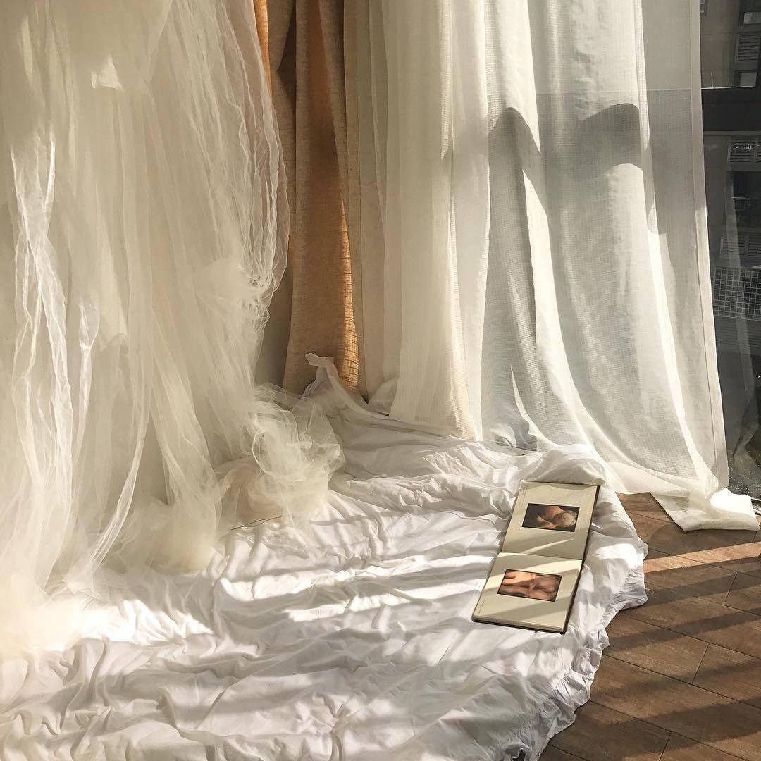 Fereastră din lemn bej estetic Fundal