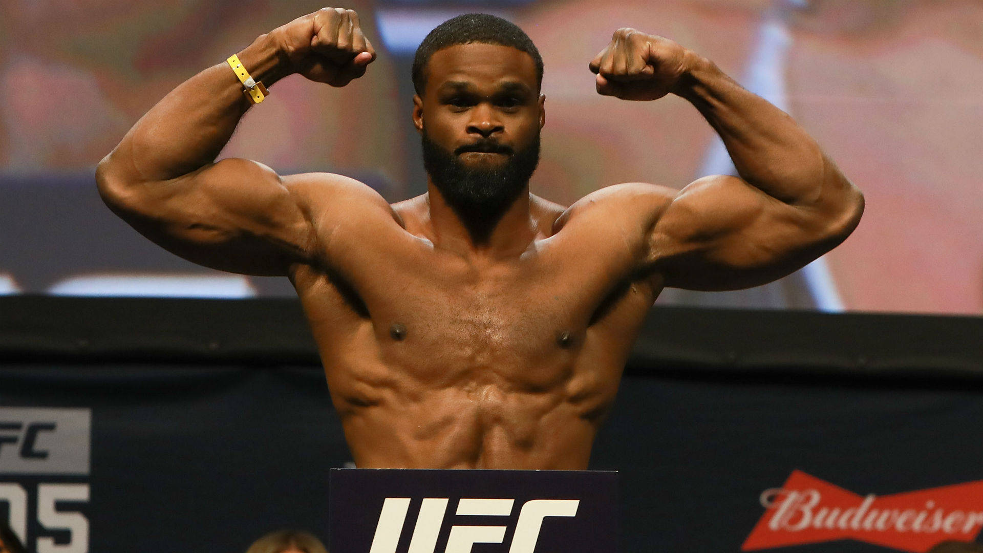 Fizicul solid al lui Tyron Woodley Fundal