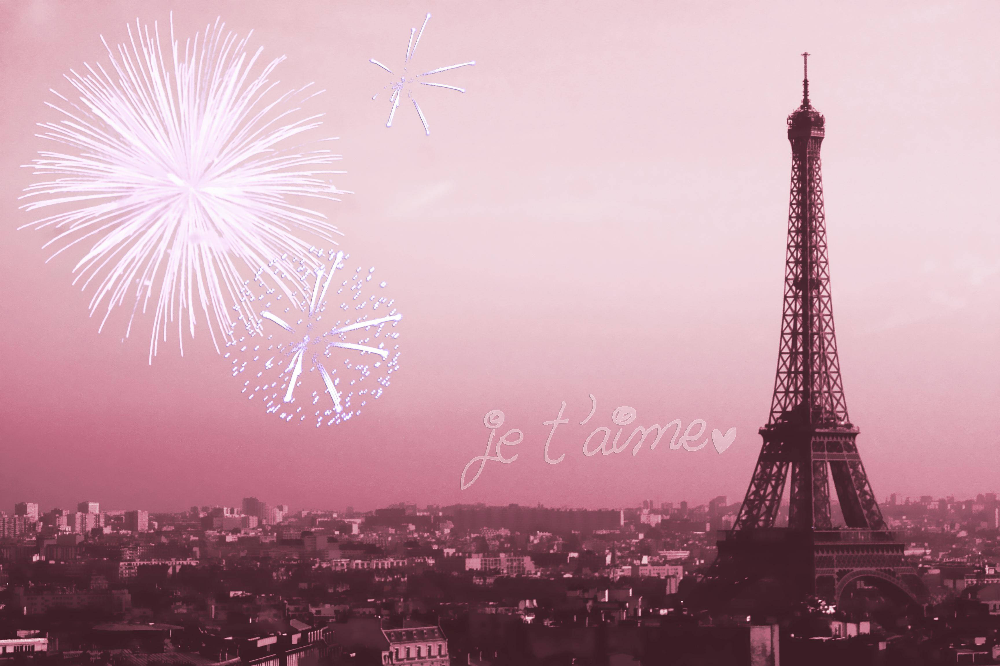 Focuri de artificii roz la Turnul Eiffel Fundal