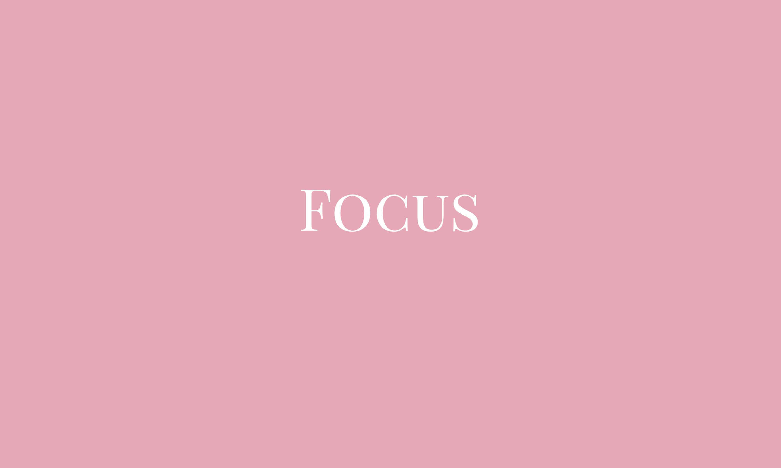 Focus Laptop Roz Fundal