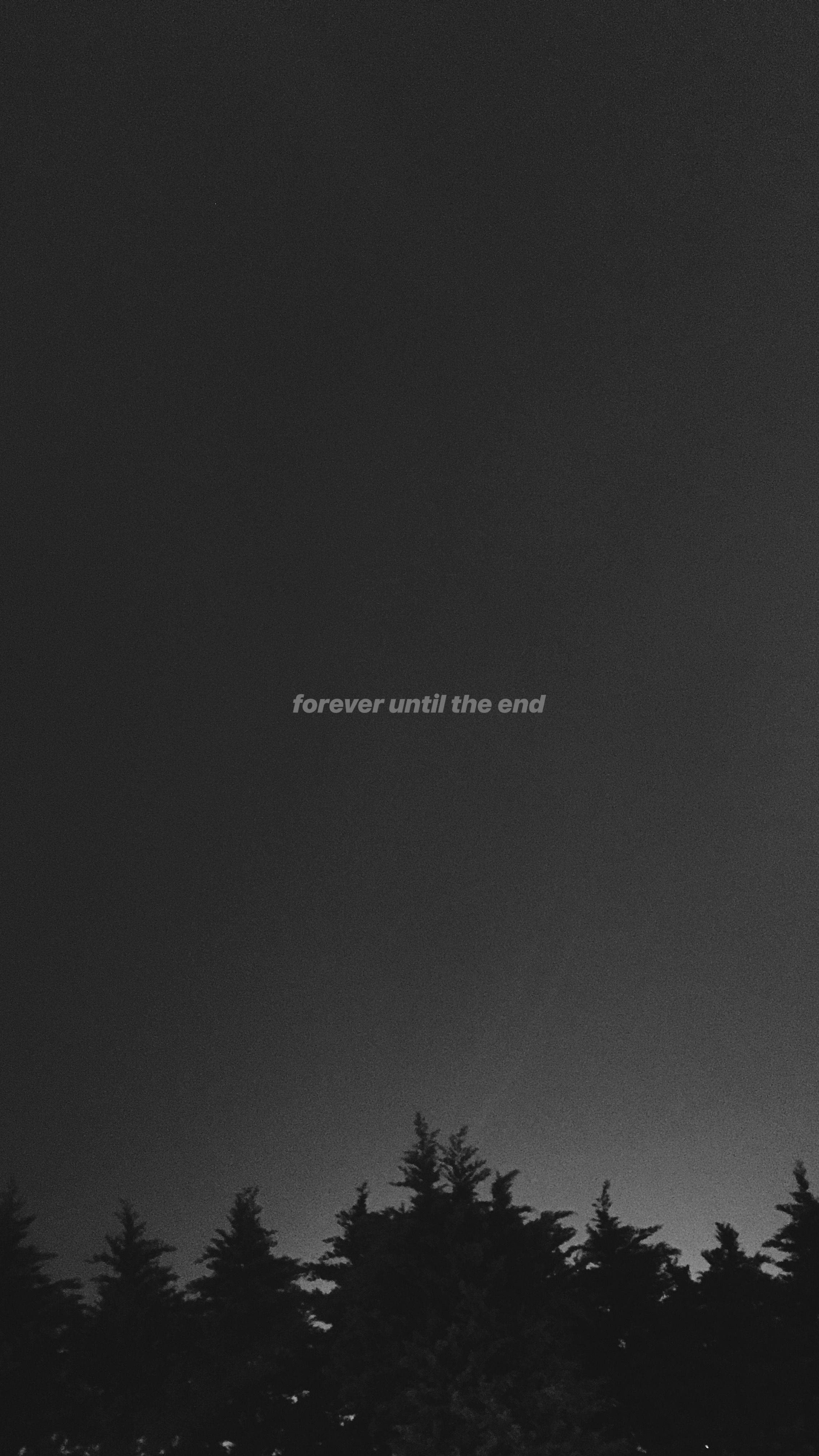 Fond de ecran iPhone gri închis cu citatul Forever Fundal