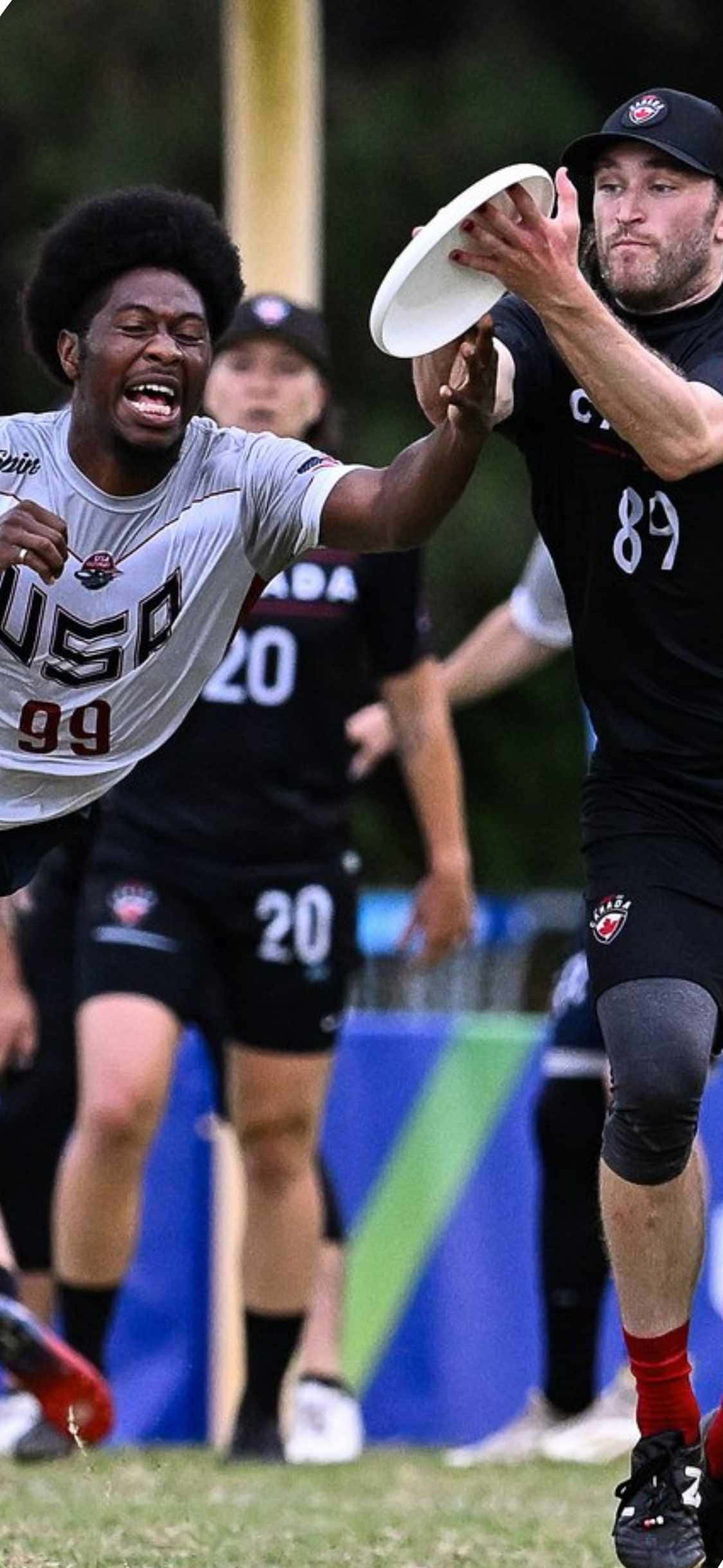 Fond de ecran iPhone X – Ultimate Frisbee, alergând Fundal