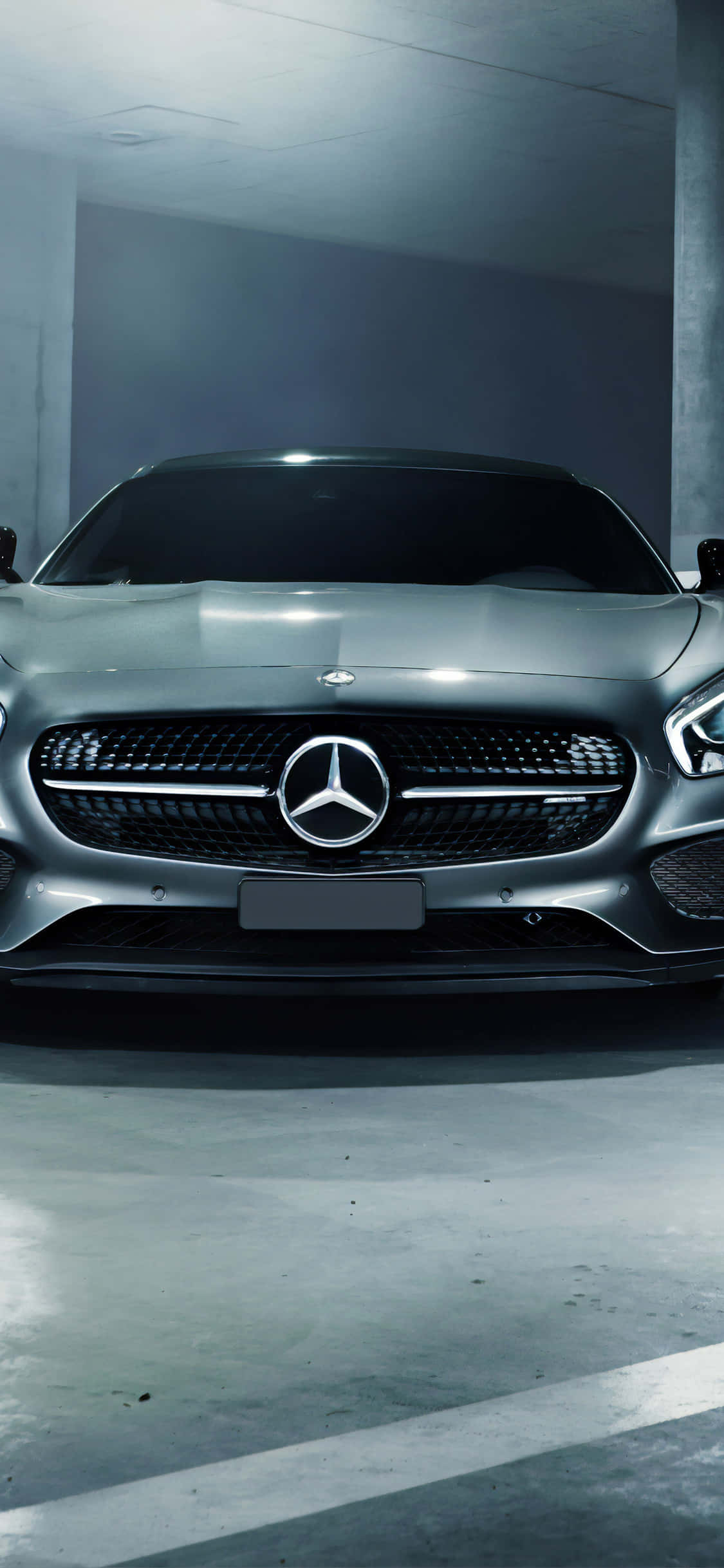 Fundal Argintiu iPhone Xs Mercedes Amg în Parcare Fundal