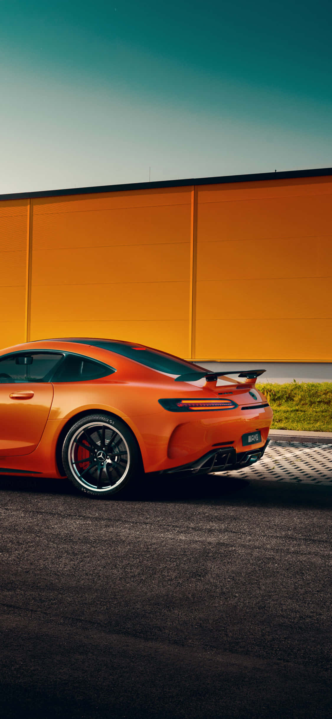 Fundal Portocaliu iPhone Xs Mercedes Amg Fundal