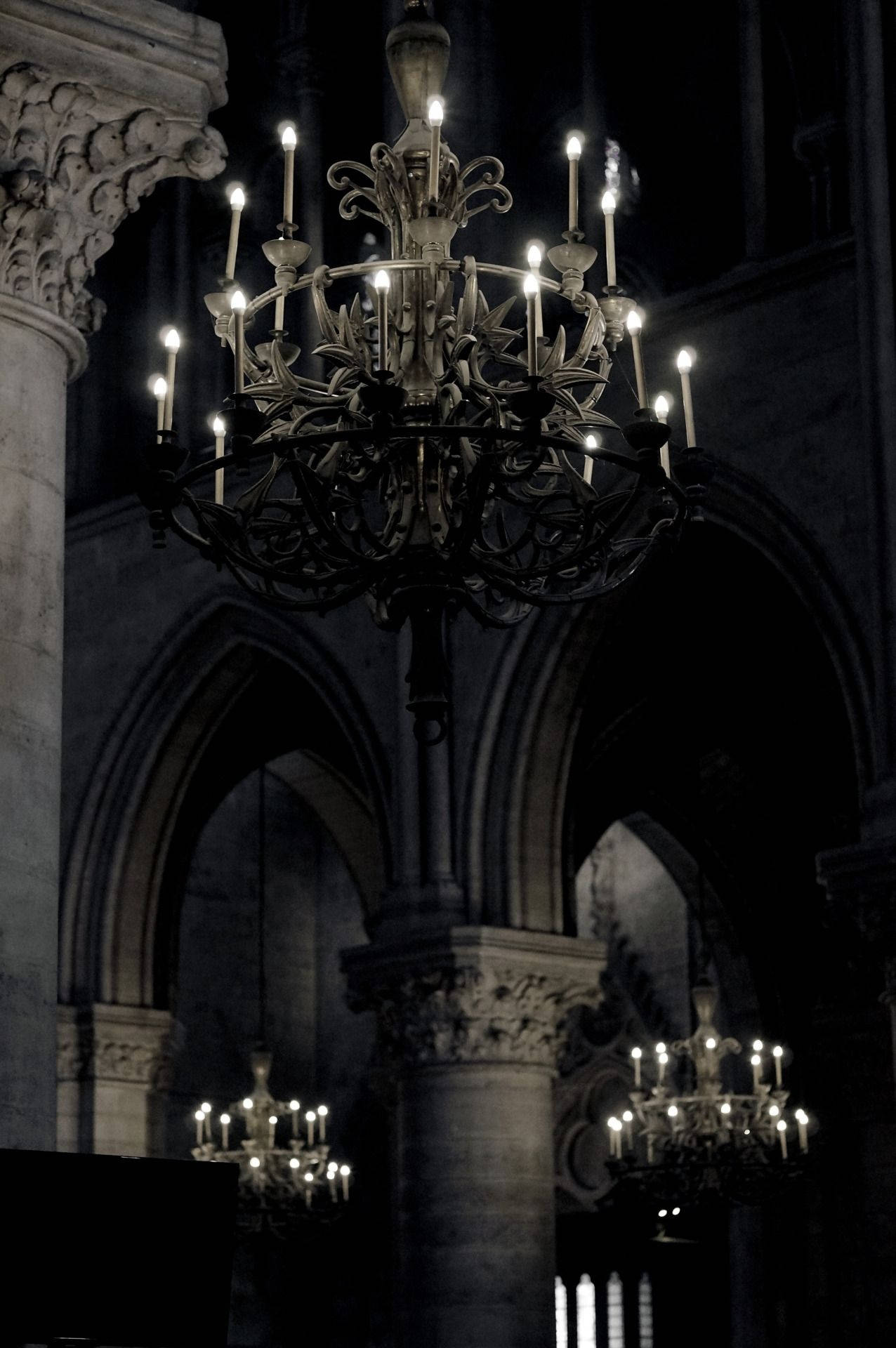 Fotografie cu interior de castel în stil gotic Fundal
