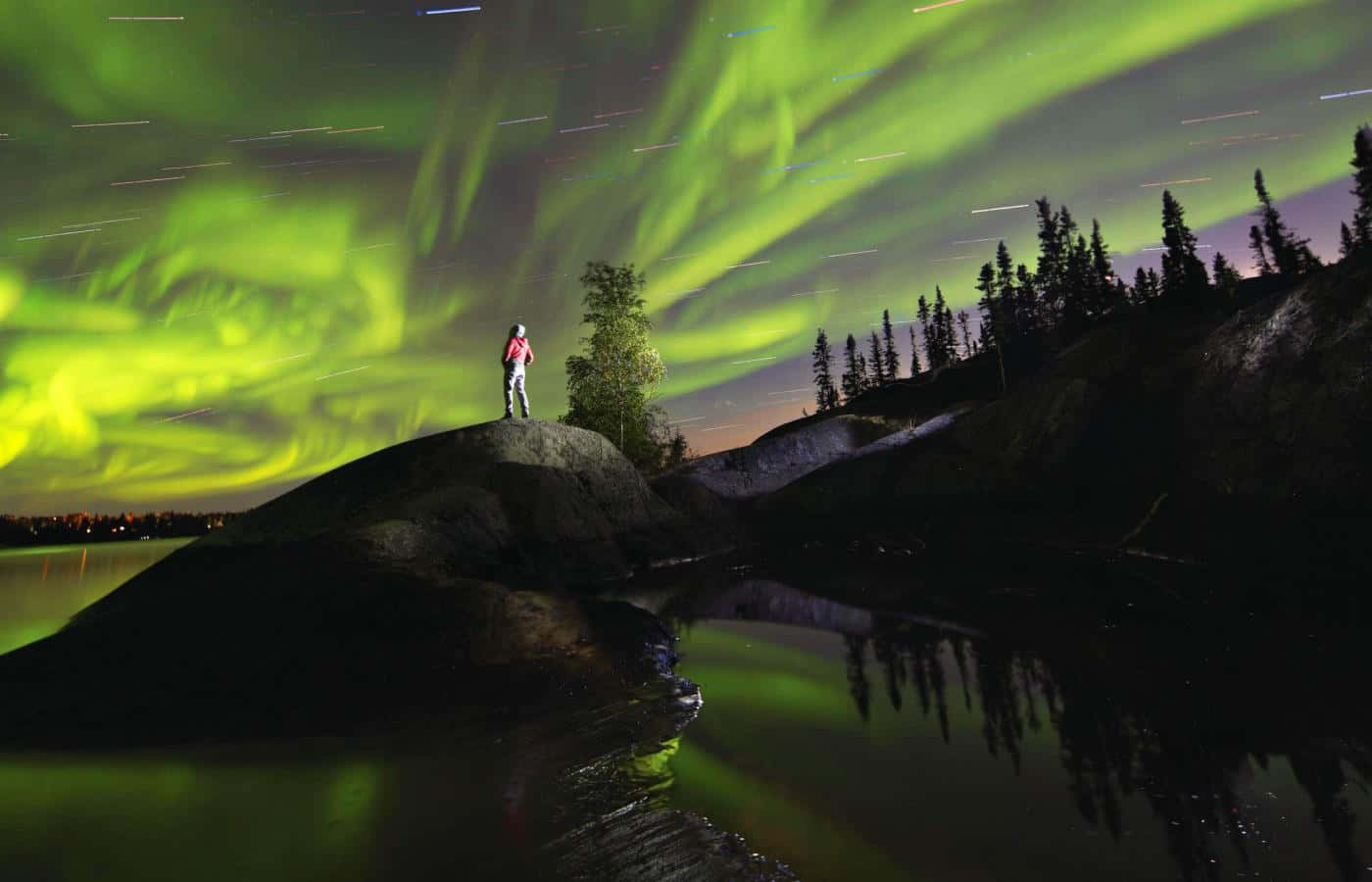 Fotografie uimitoare a Aurorei Boreale Fundal