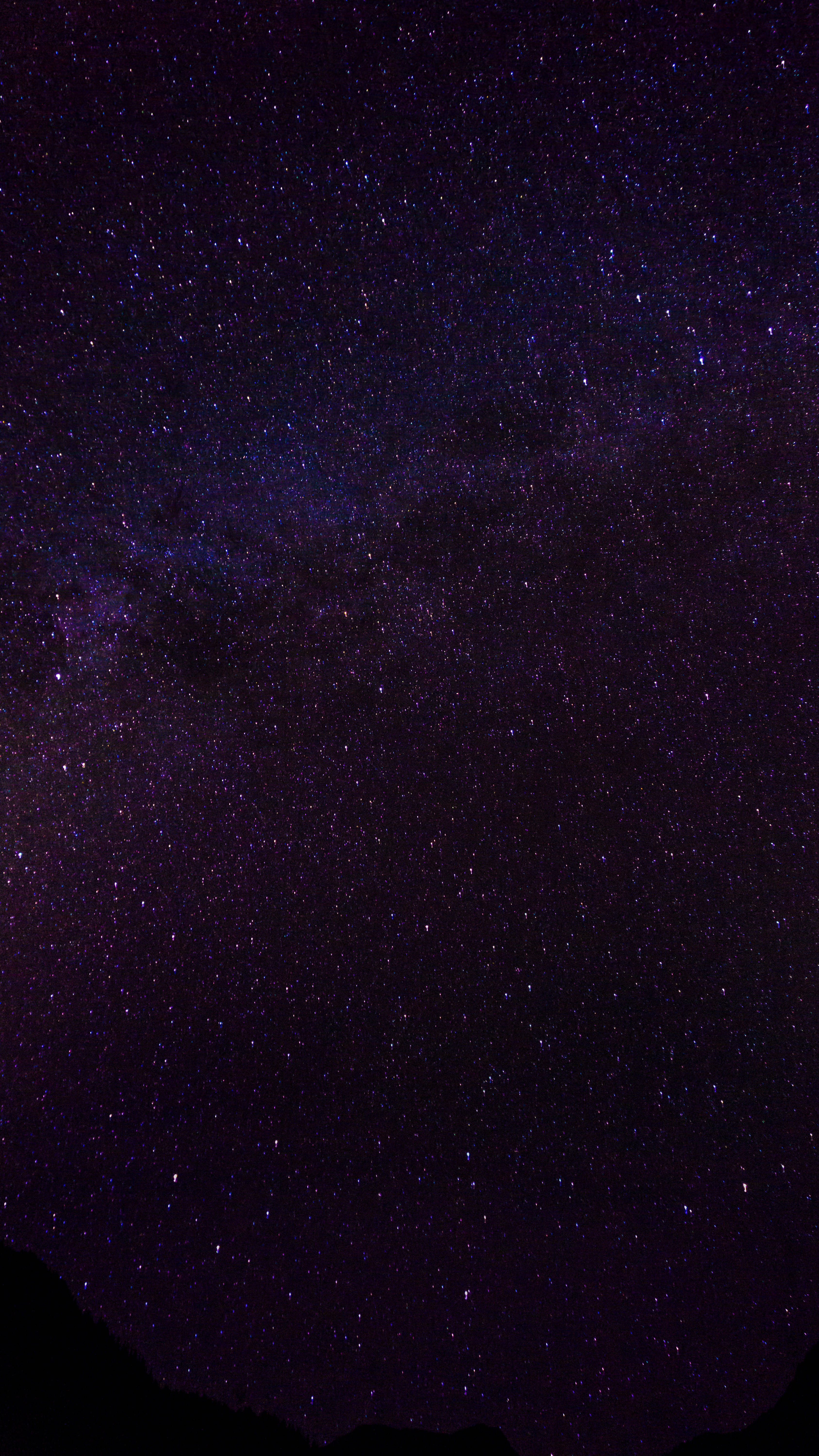 Frumoasă galaxie violet-închis în spațiu Fundal