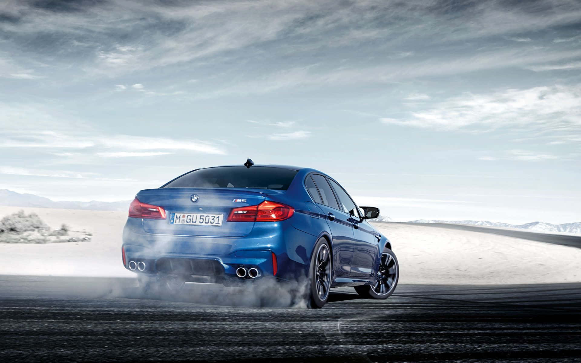Fundal 720p Seria M BMW M5 Albastru în Zăpadă Fundal