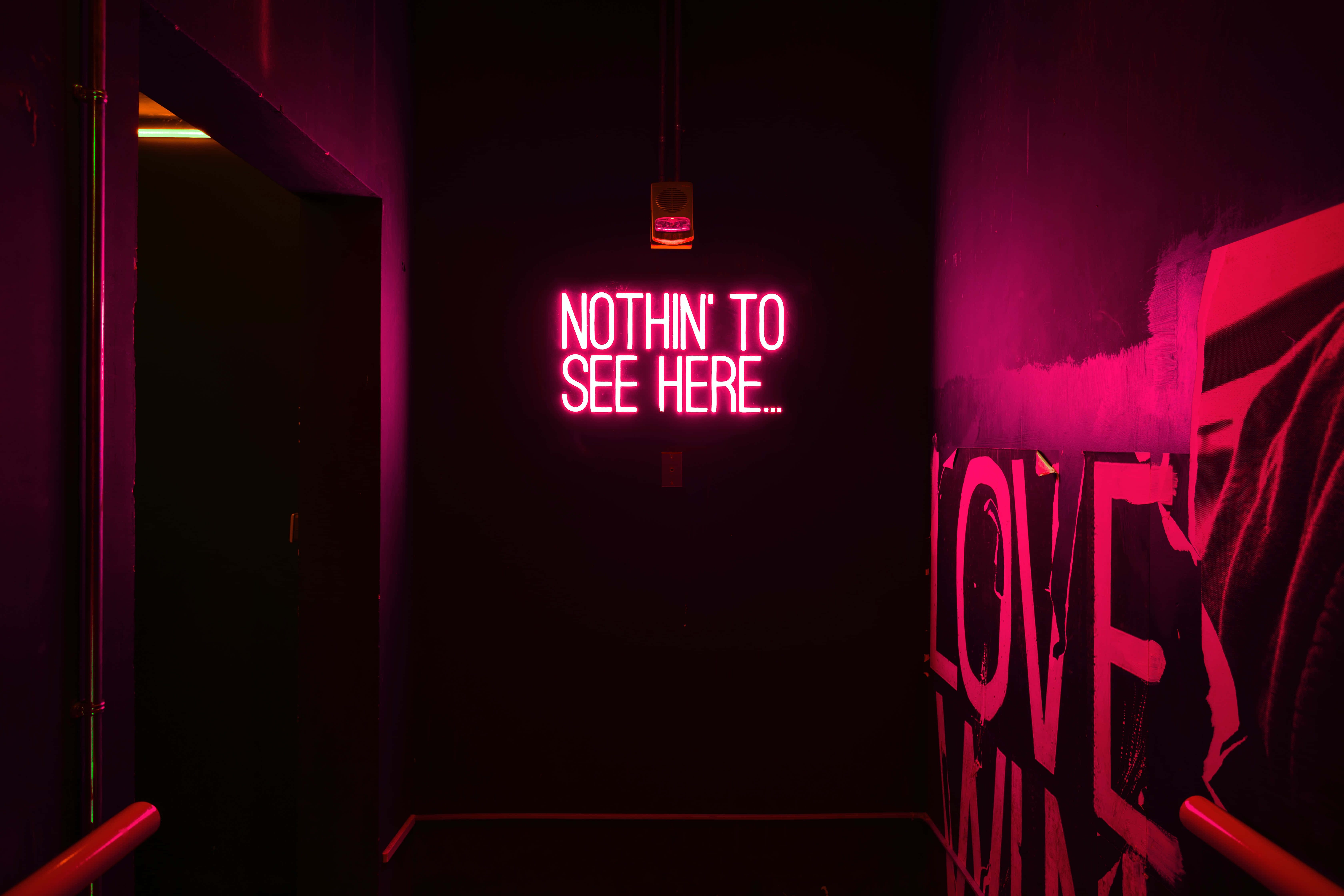 Fundal cu lumini roșii neon Fundal