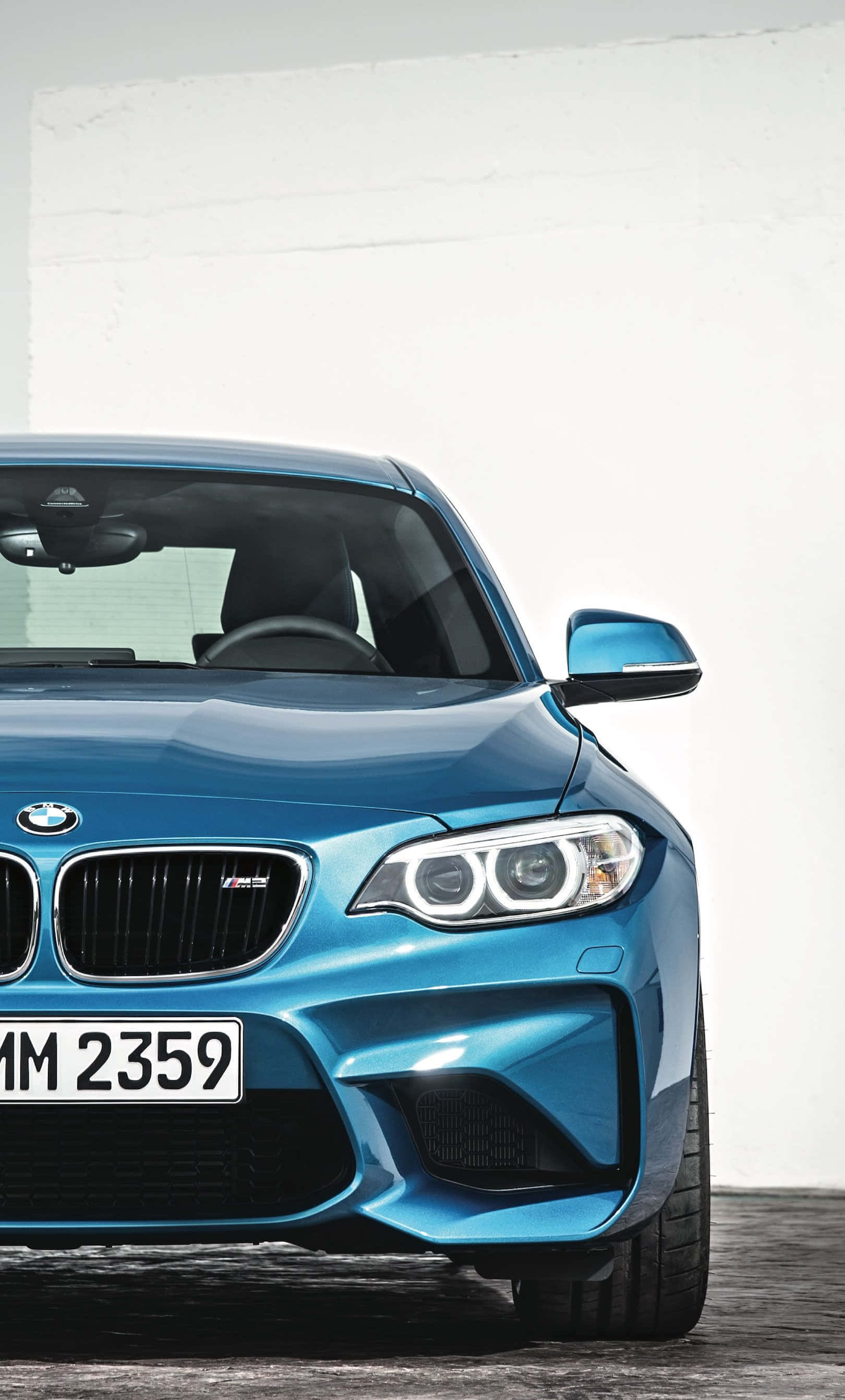Fundal elegant BMW pentru iPhone cu mașină sport și logo Fundal