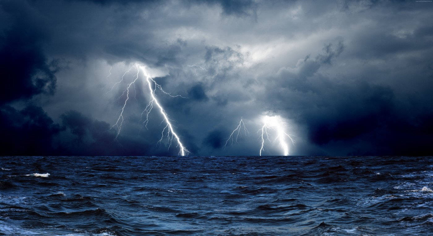Furtună Nocturnă pe Ocean Fundal