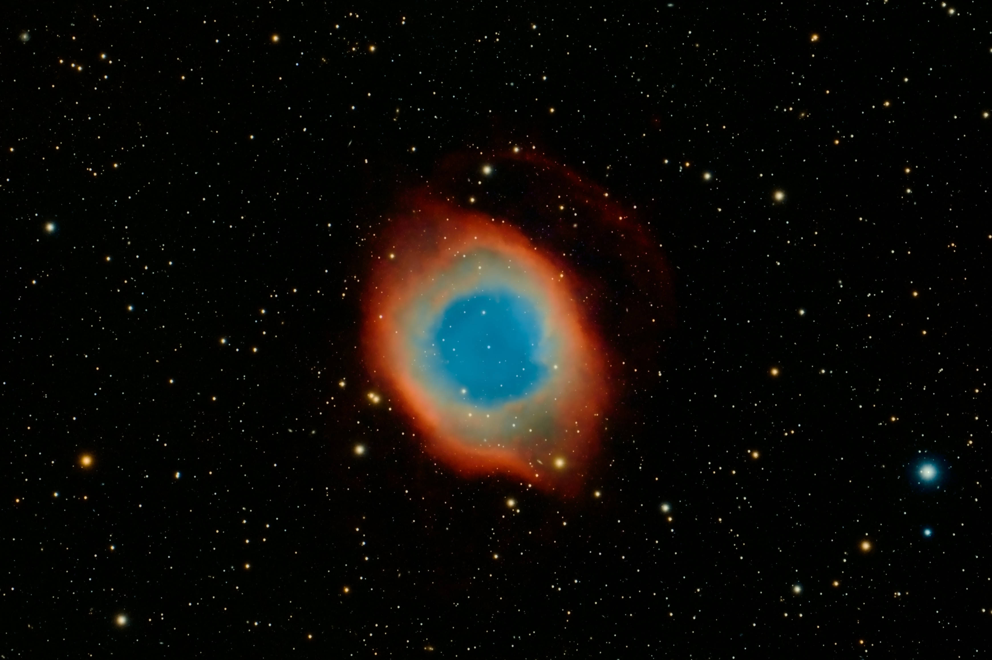 Galaxie neregulată puternic colorată în spațiul cosmic Fundal