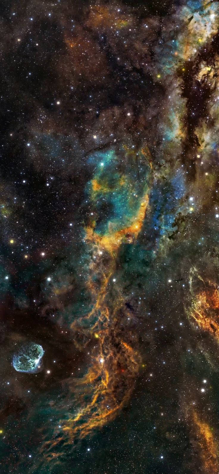 Galaxie vie în nuanțe de maro, albastru și portocaliu Fundal