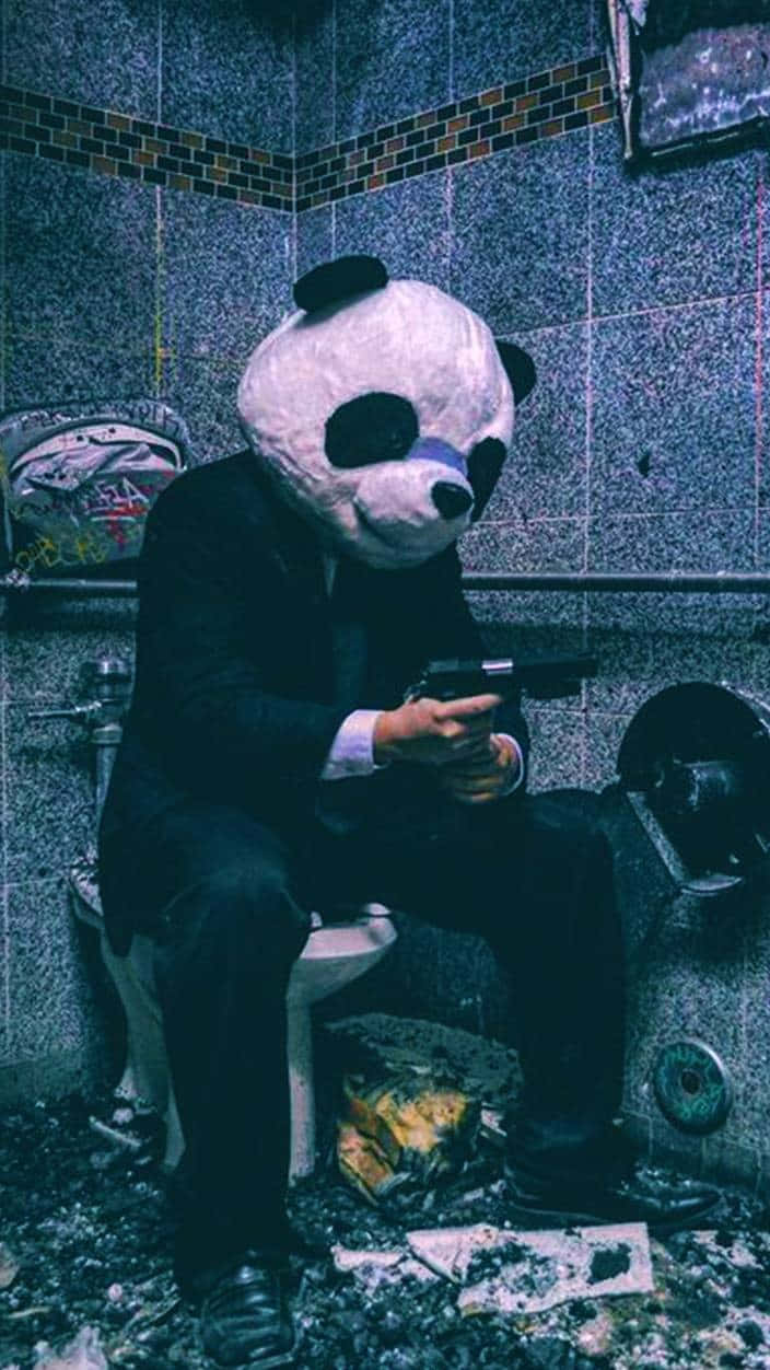 Ganșteri cu Arme Îmbrăcați în Costum de Panda Fundal