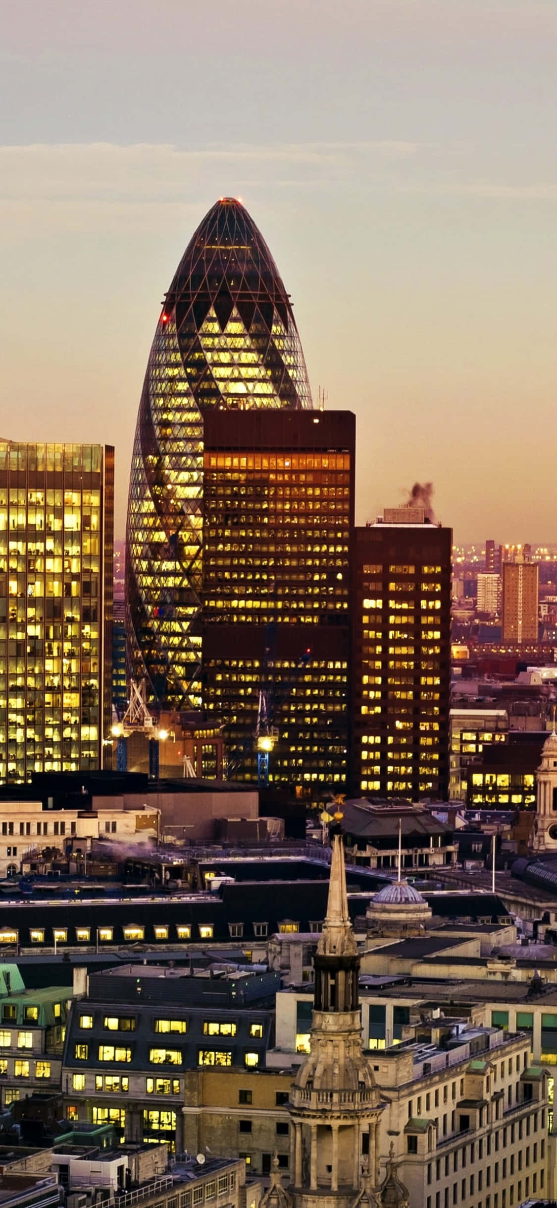Gherkin și alte zgârie-nori în ceață Fundal