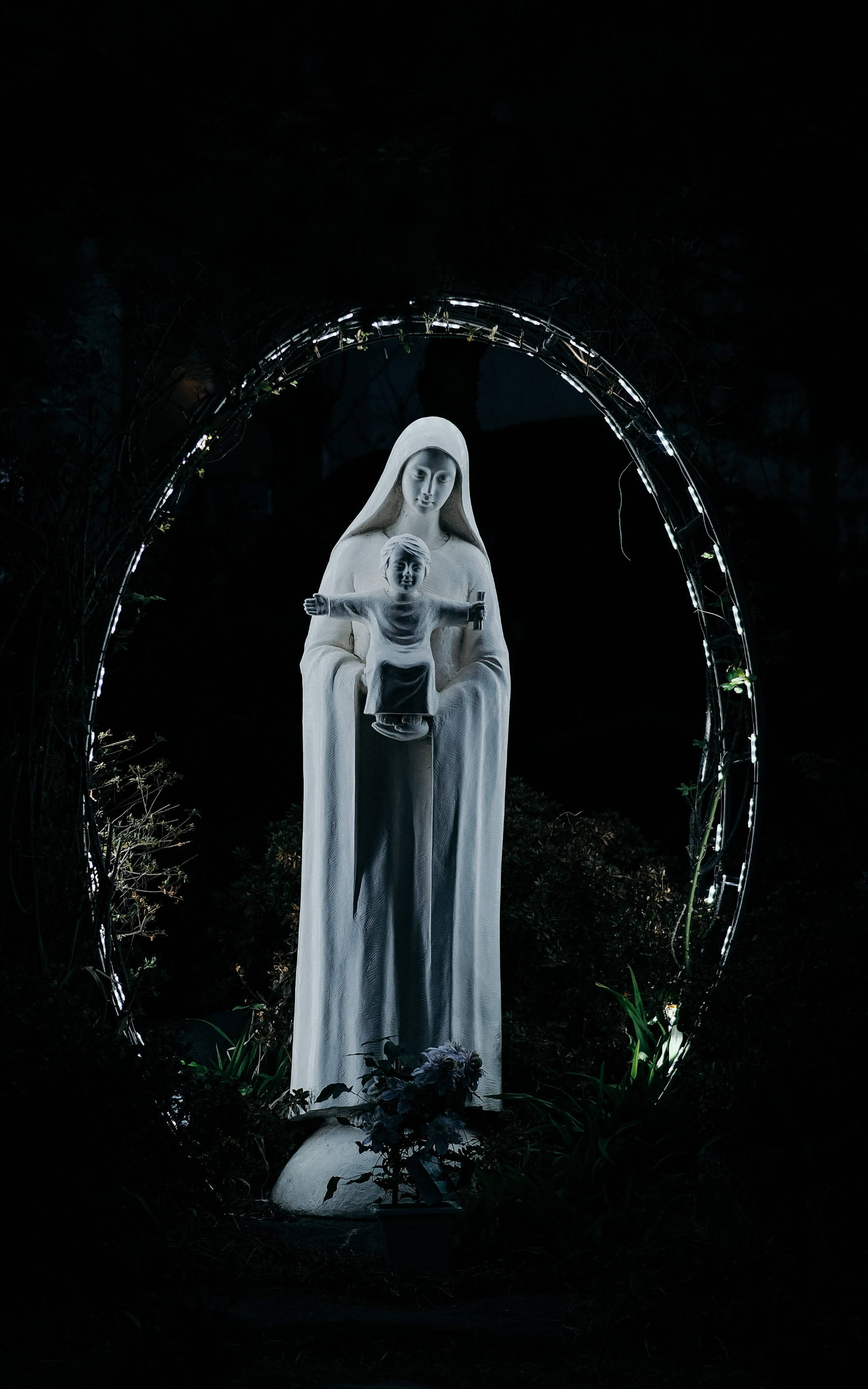 Grotă Catolică Fecioara Maria Fundal