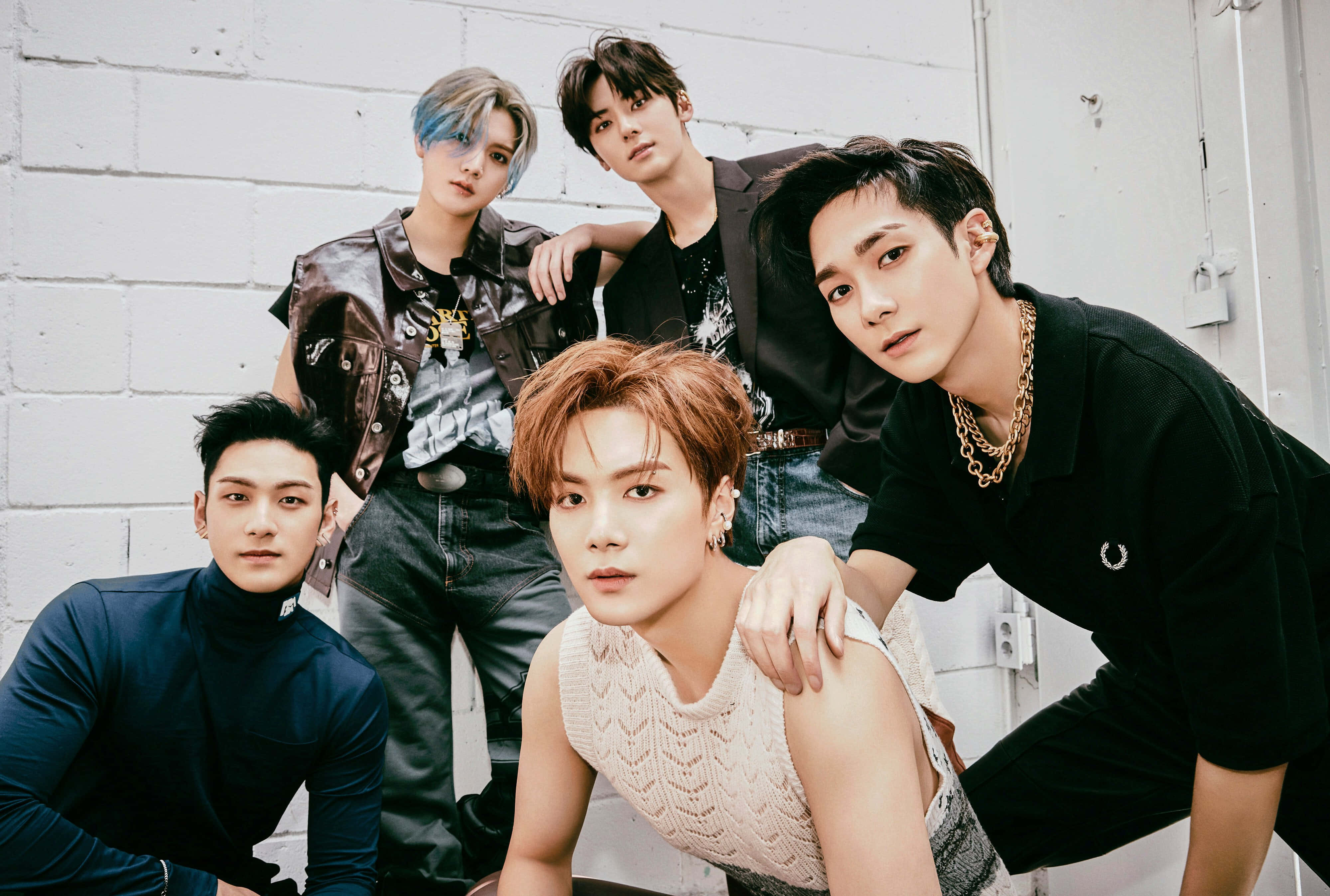 Grupul Kpop Nuest Cool Fundal