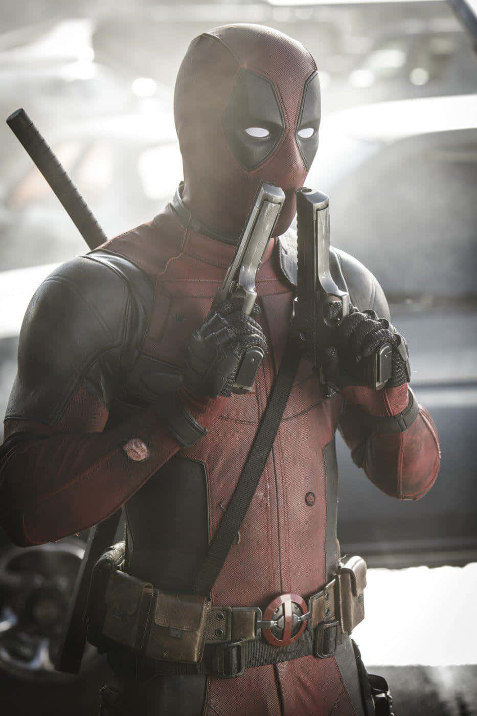 Gură Sporă Se Întoarce - Posterul Filmului Deadpool 2 Fundal