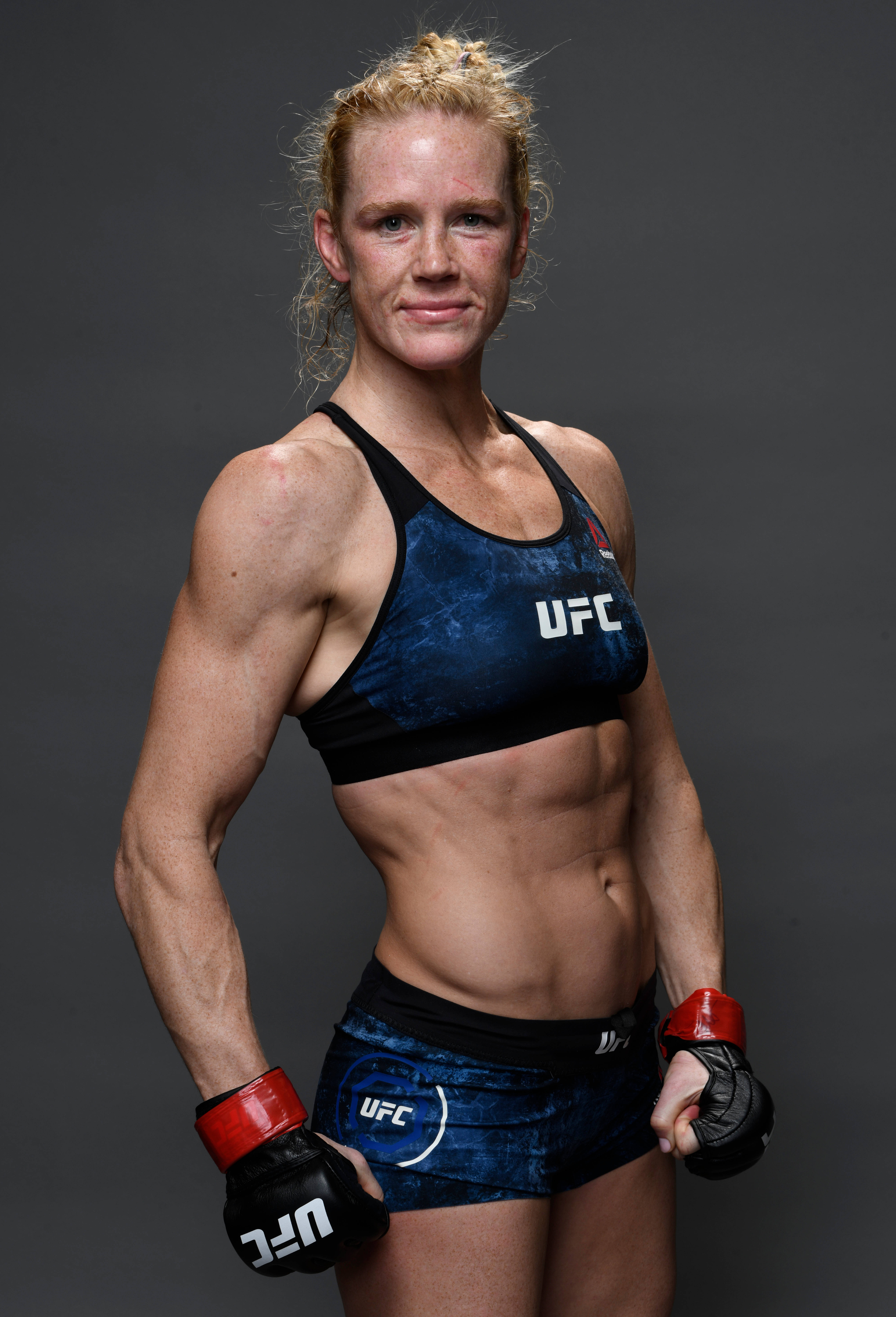 Holly Holm Corpul Tonifiat Fundal