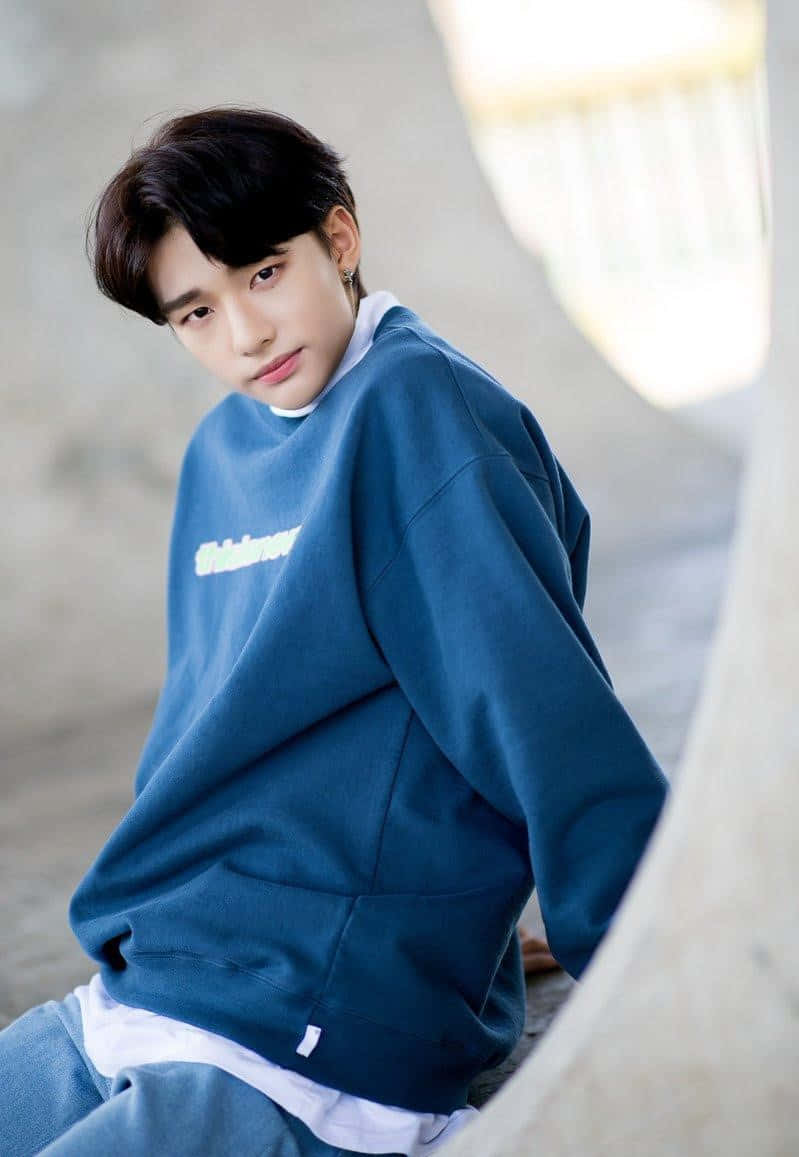 Hyunjin, rapper sud-coreean, ședință foto chic Fundal