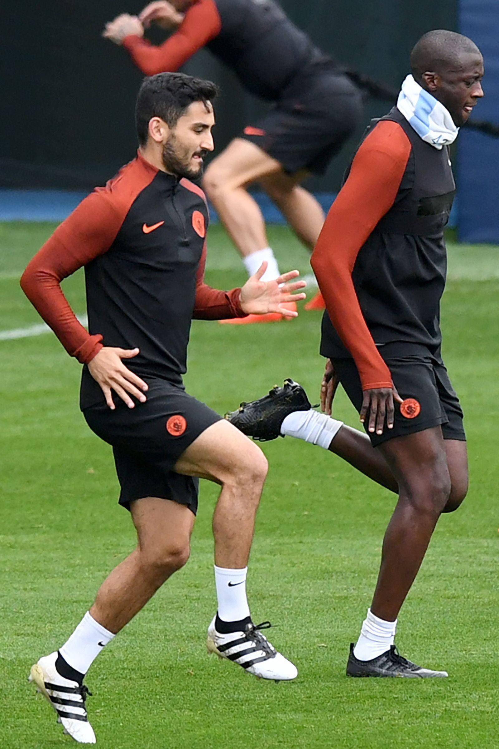 Ilkay Gundogan Sesiune Antrenament Corp Integral Fundal