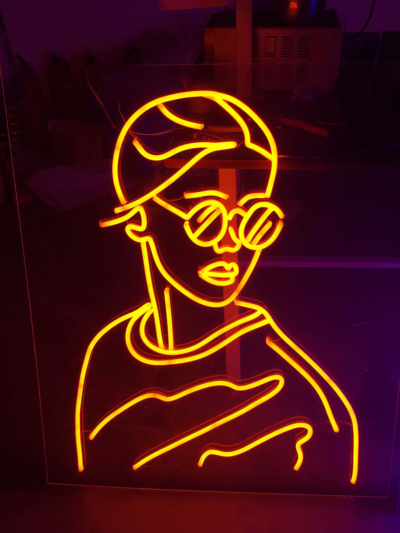 "Iluminează noaptea cu o estetică neon!" Fundal