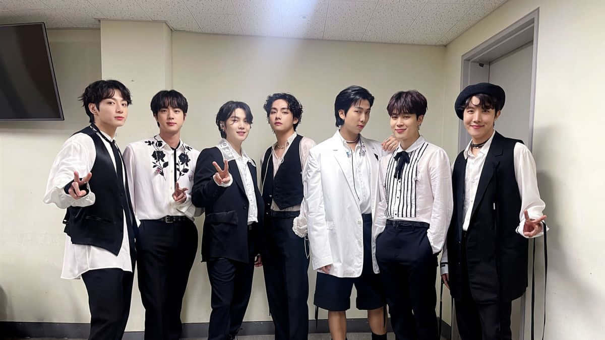 Imagine BTS în alb și negru Fundal
