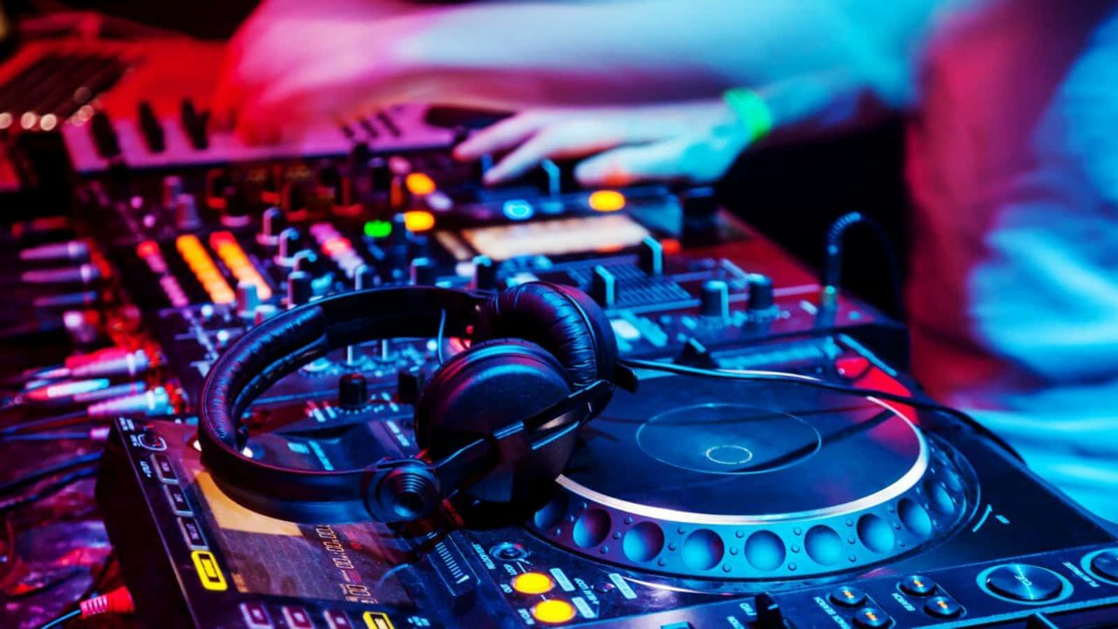 Imagine cu Setup DJ pentru Muzică de Club Nocturn Fundal