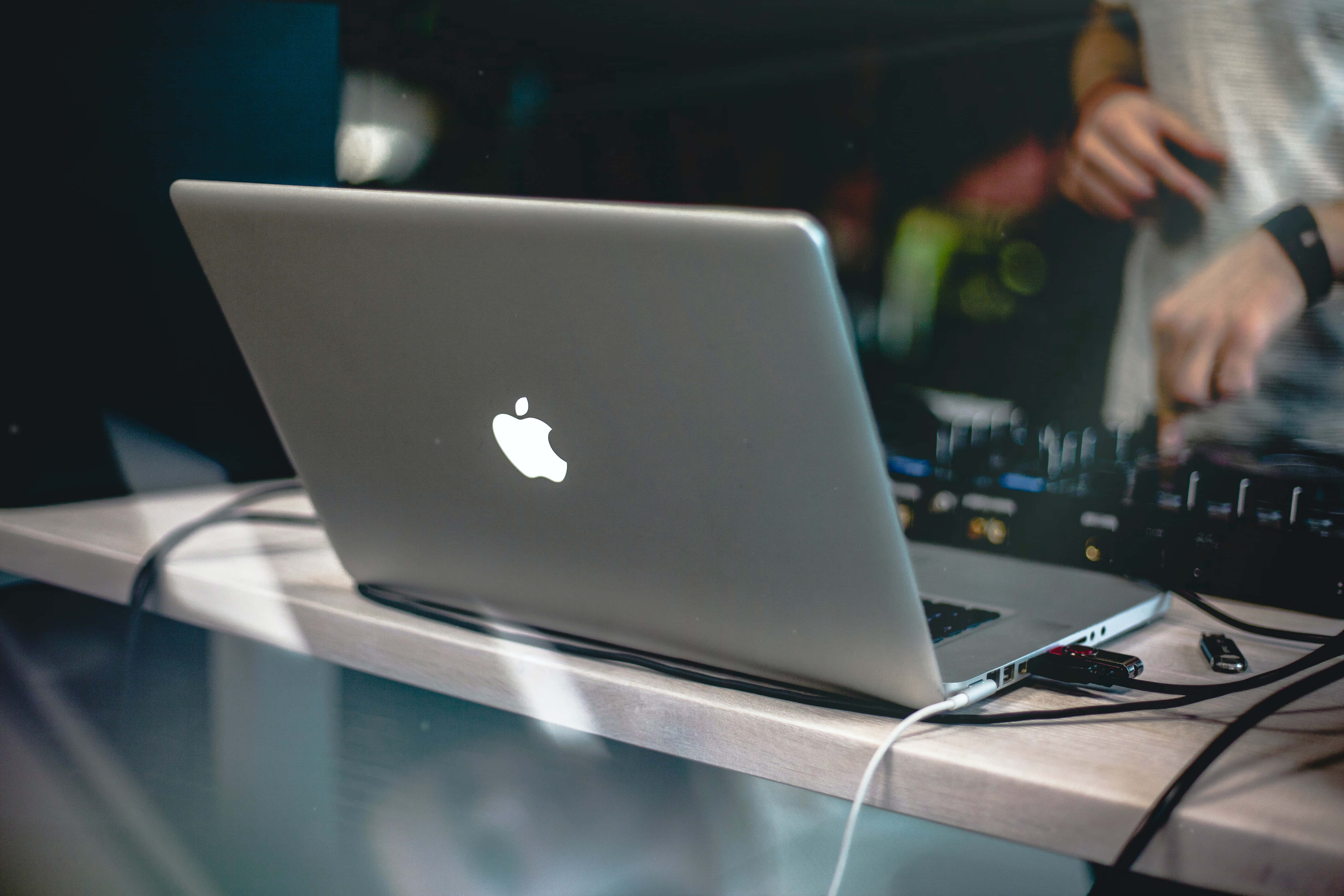 Imagini estetice cu Macbook Fundal