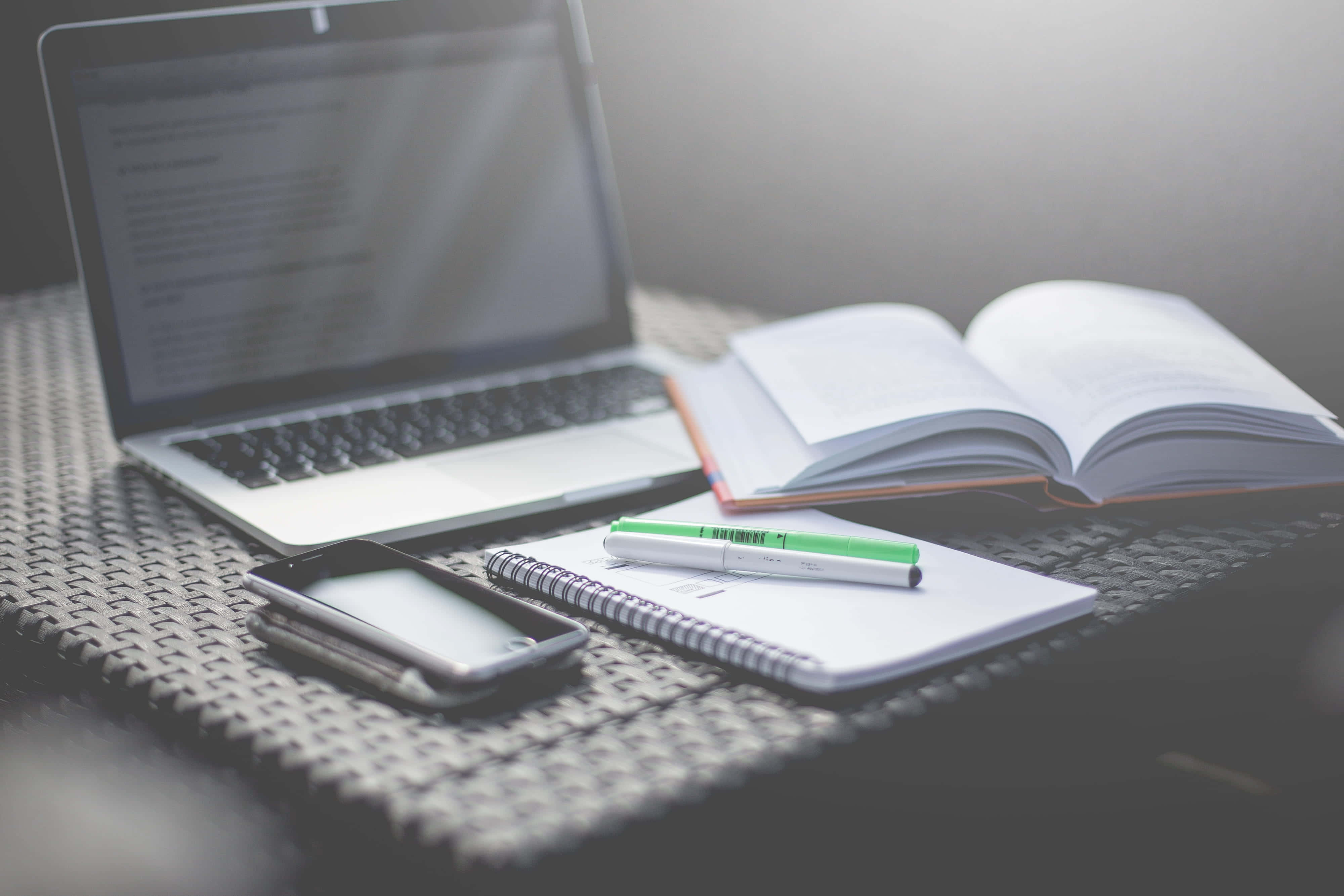 Imagini estetice cu MacBook Fundal