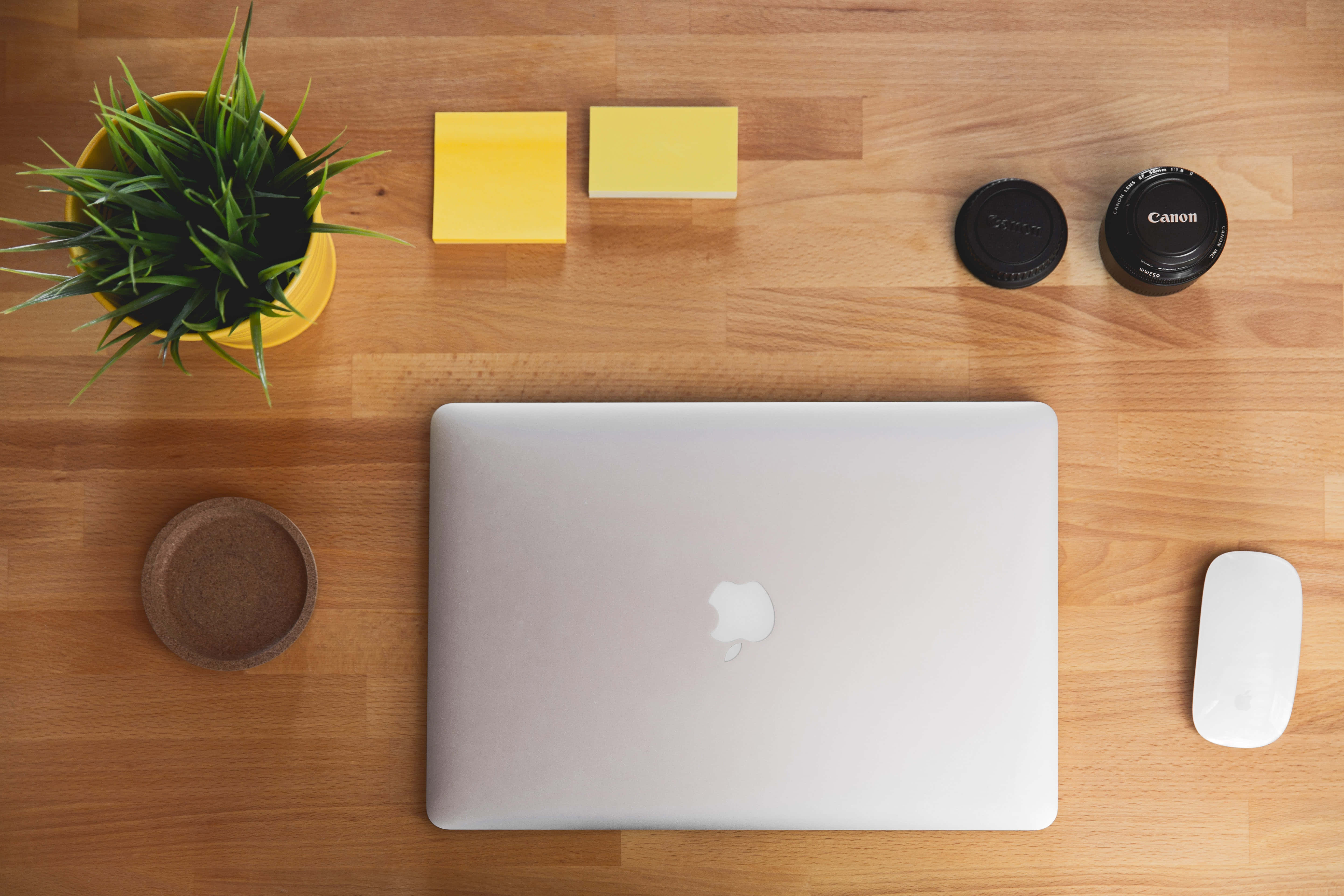 Imagini estetice cu Macbook Fundal