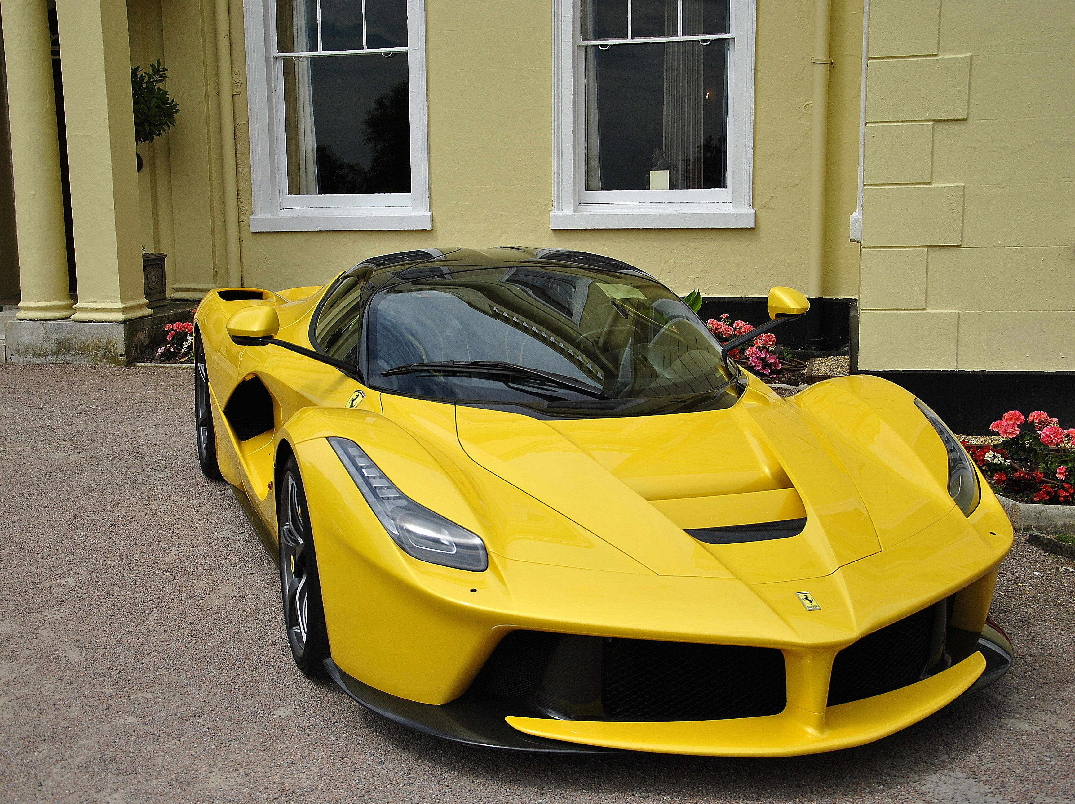 Îmbrățișează puterea Ferrari LaFerrari Fundal