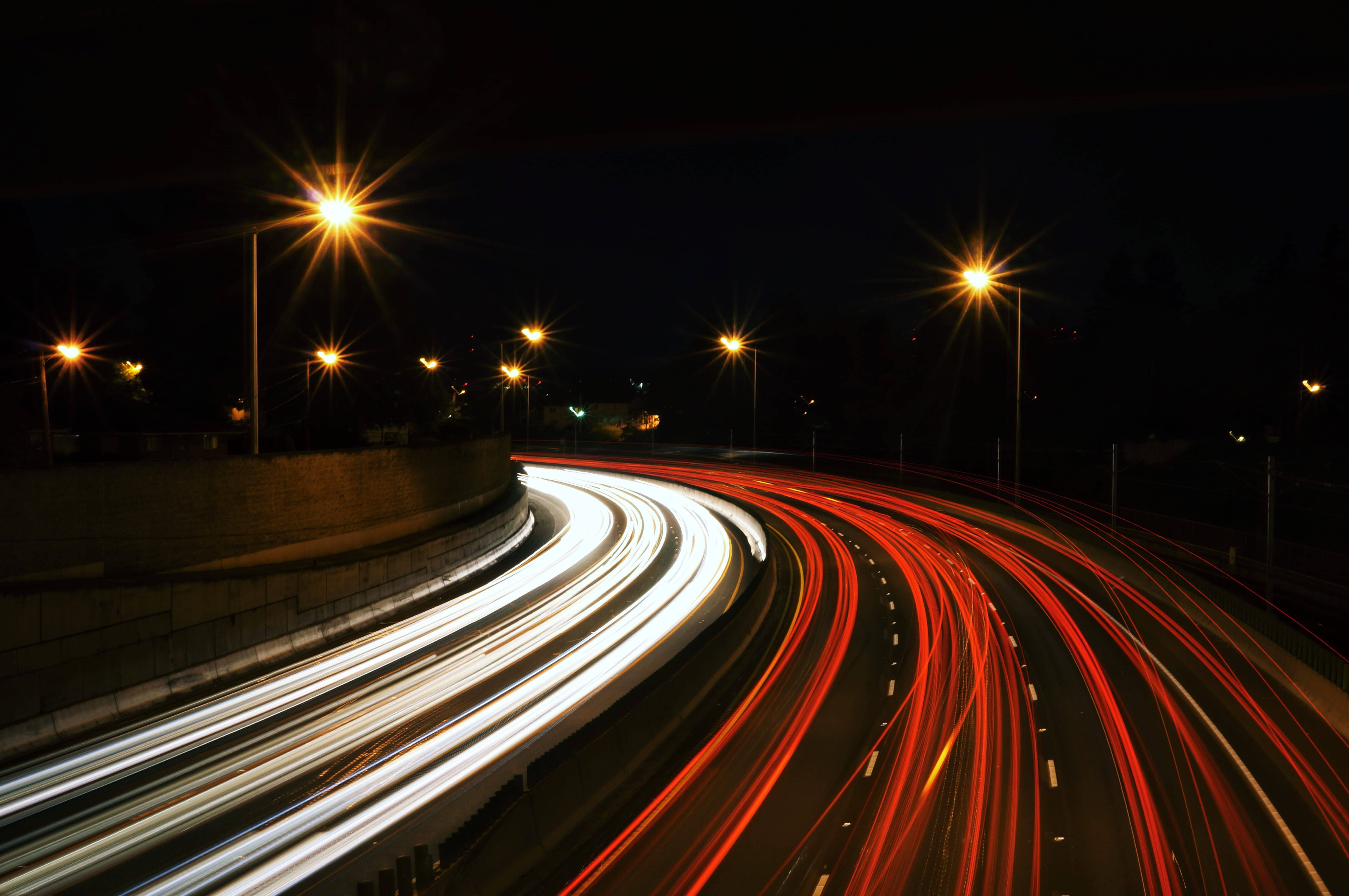 Impressionant Time-Lapse Auto Întuneric 4K Fundal