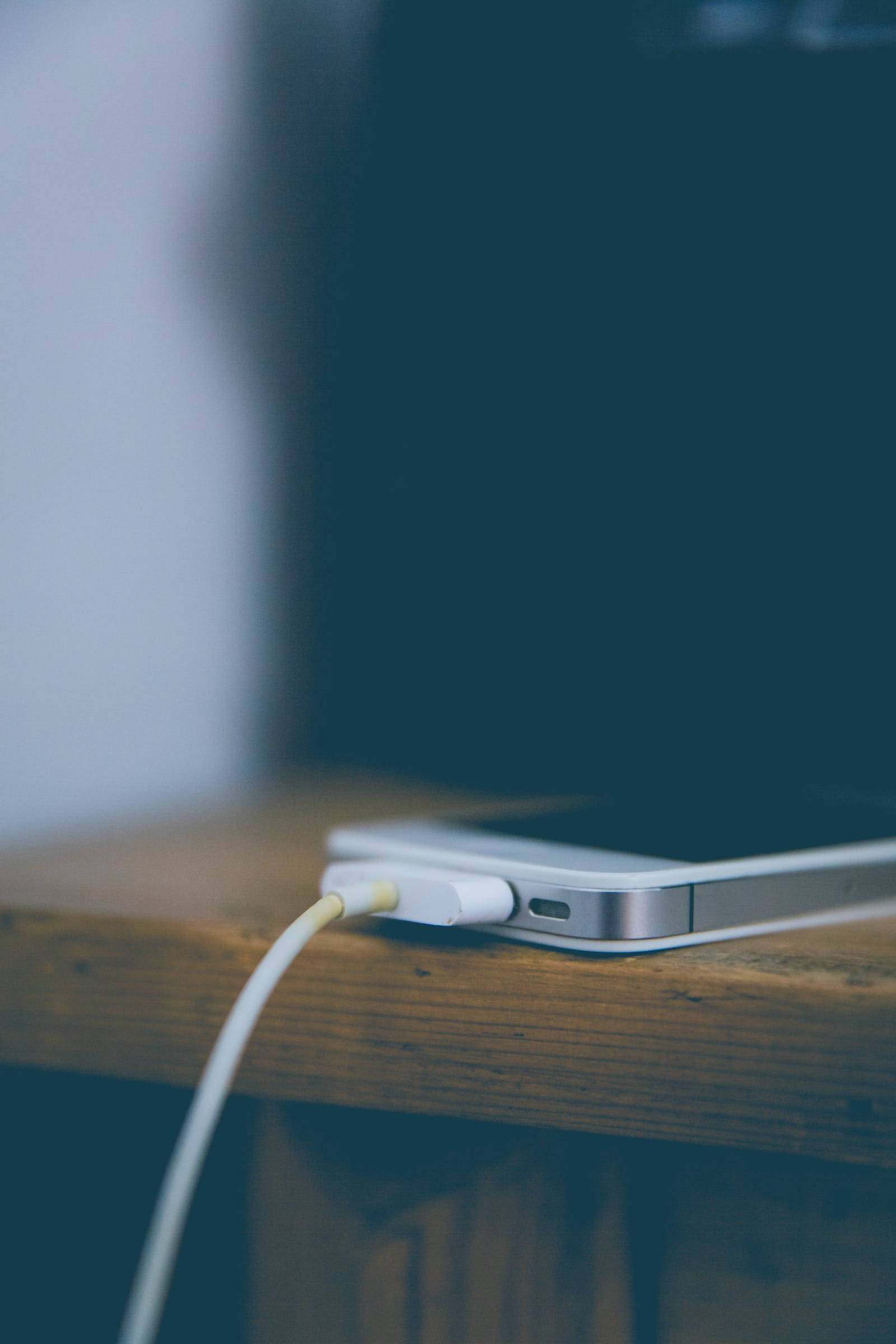 Încărcare întunecată iPhone 4 Fundal
