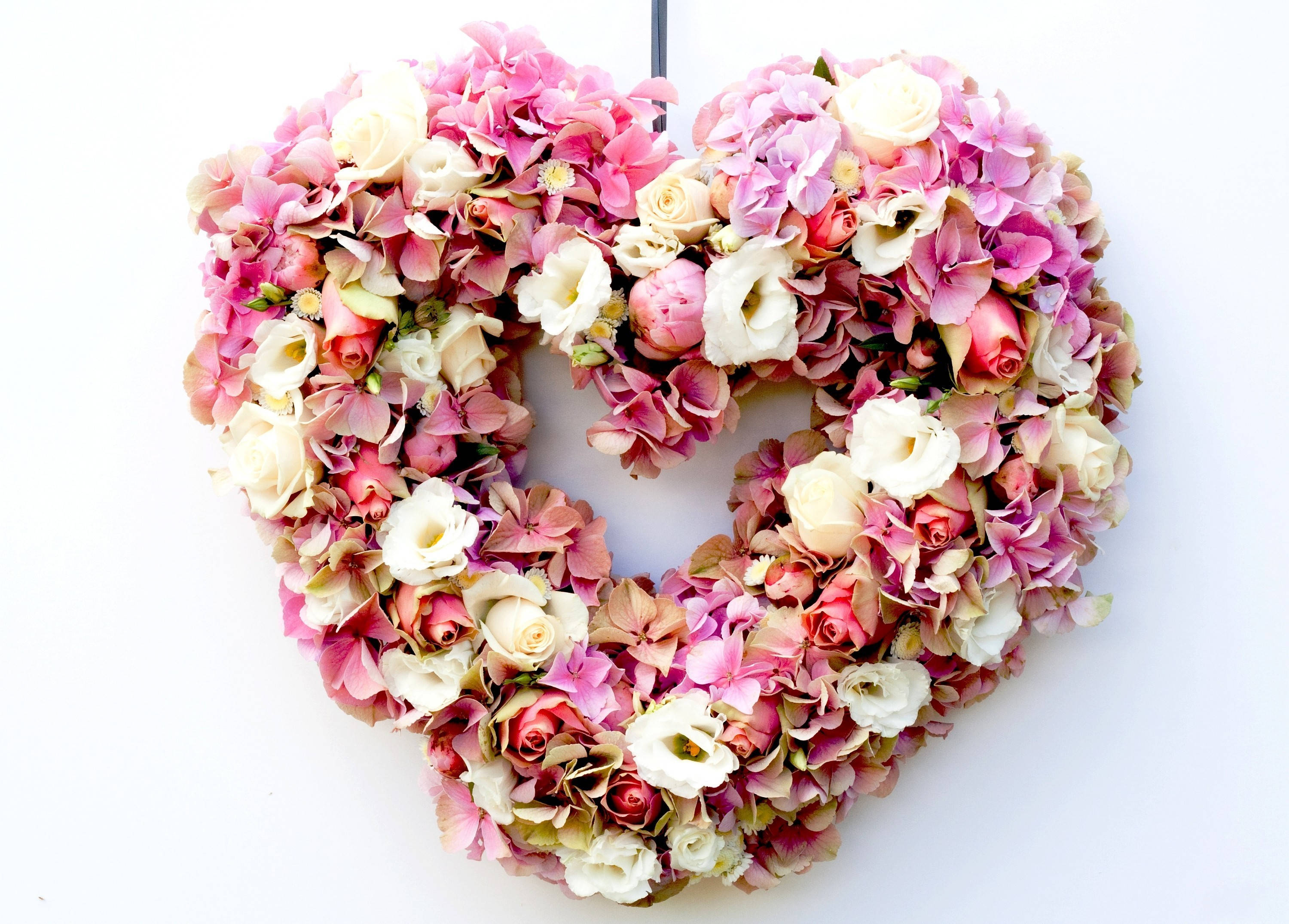 Inimă de flori roz pentru Valentine's Day Fundal