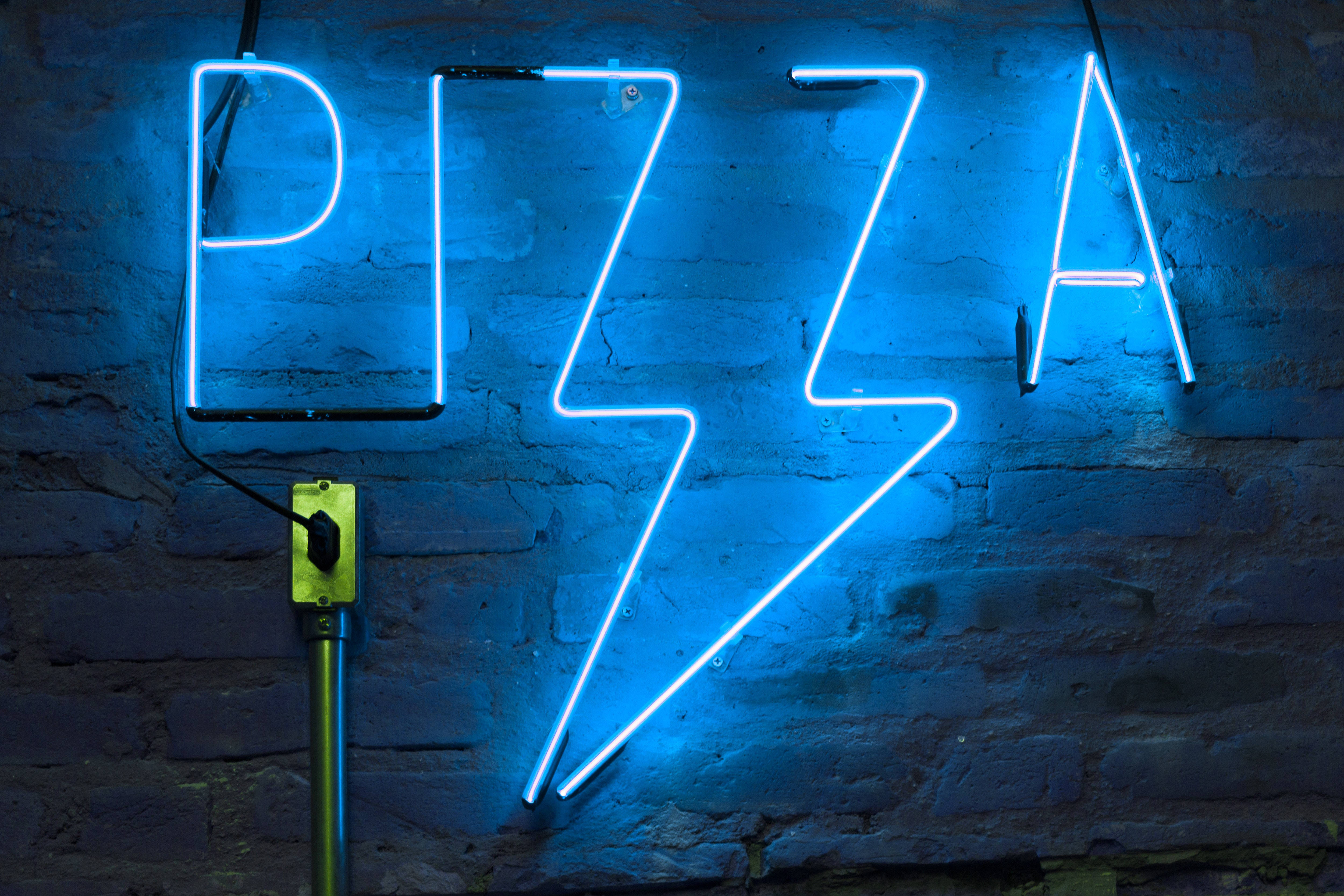 Inscripție neon Pizza albastră Fundal