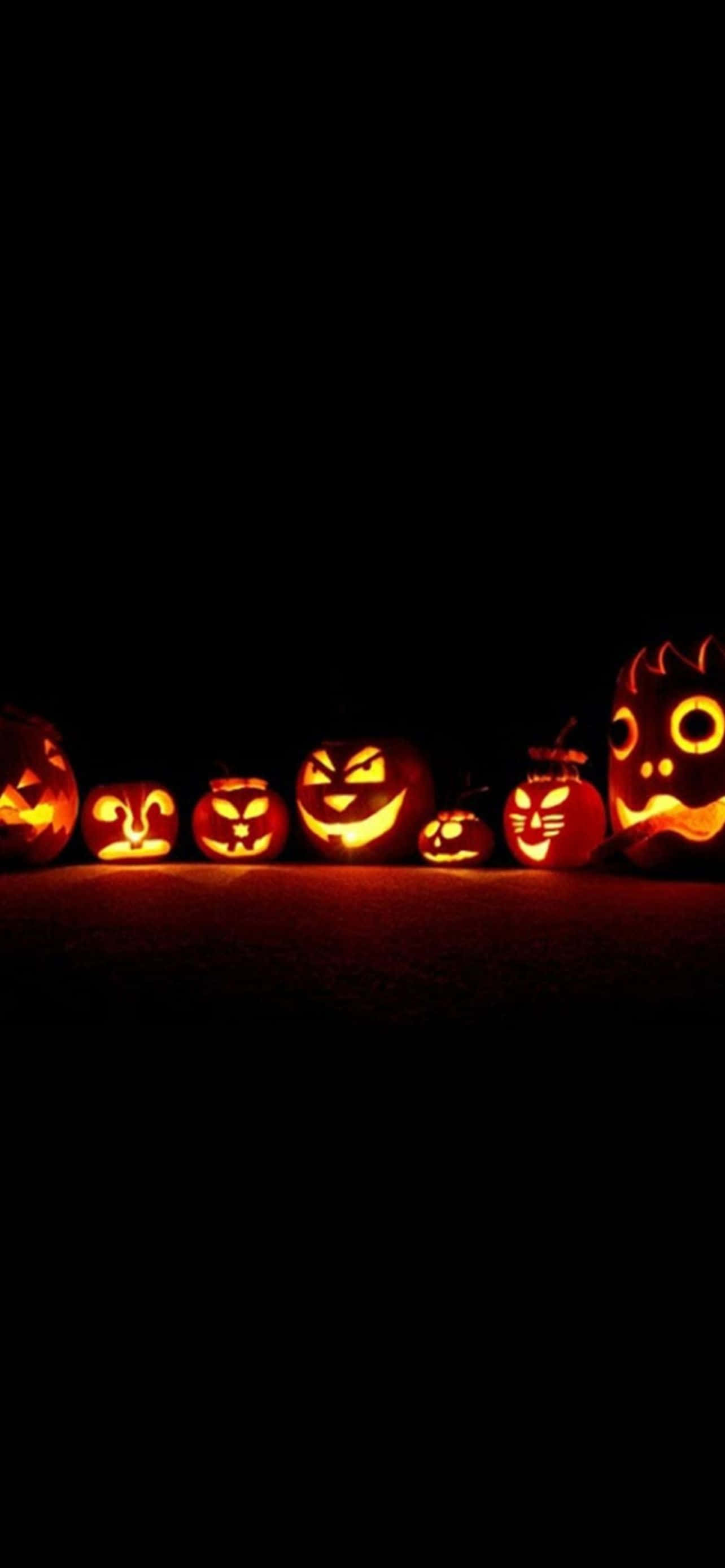 Intră în spiritul Halloween-ului cu acest fundal pentru iPhone Fundal