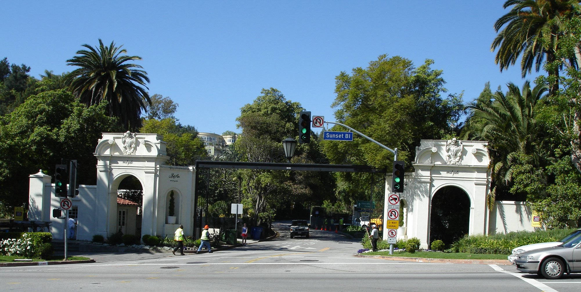 Intrare Bel-Air de pe Sunset Boulevard Fundal