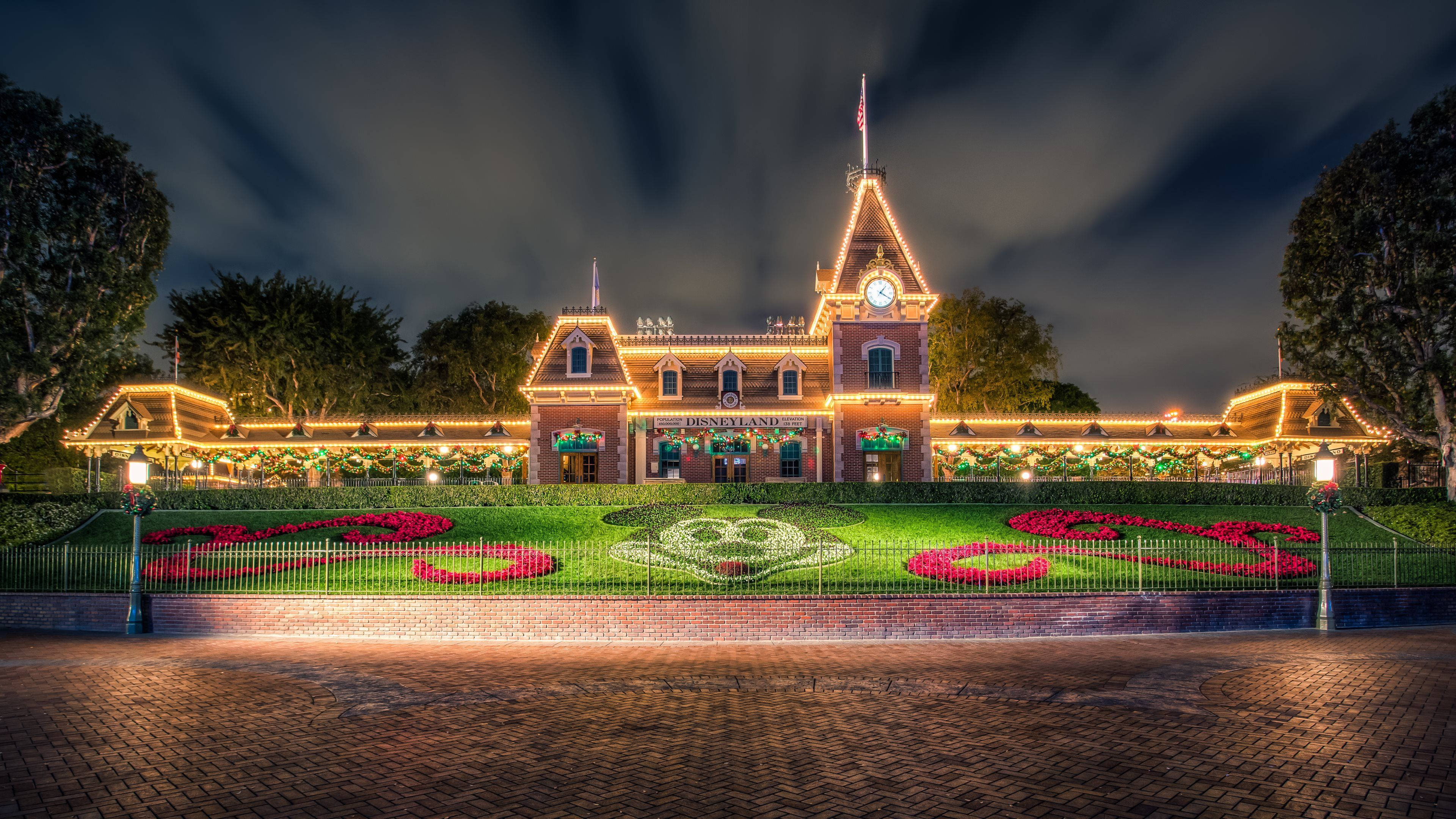 Intrare Disneyland Noapte Disney 4K Ultra Wide Fundal