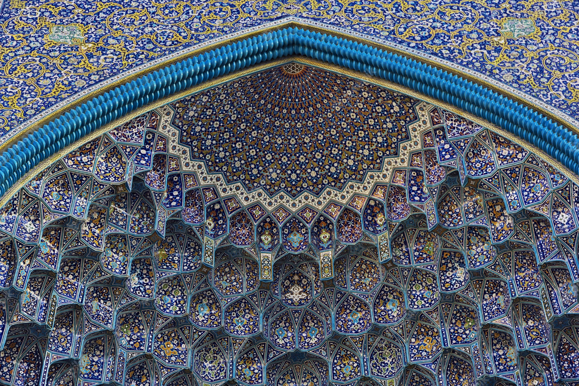 Intrare Iwan Muqarnas din Isfahan Fundal