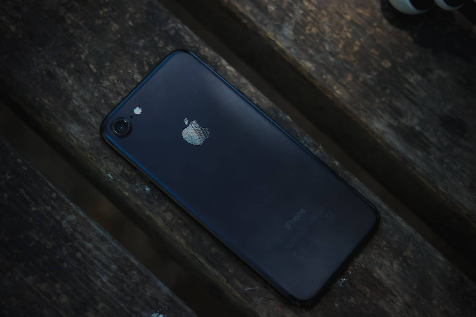 iPhone 7 Negru Pe Lemn Fundal