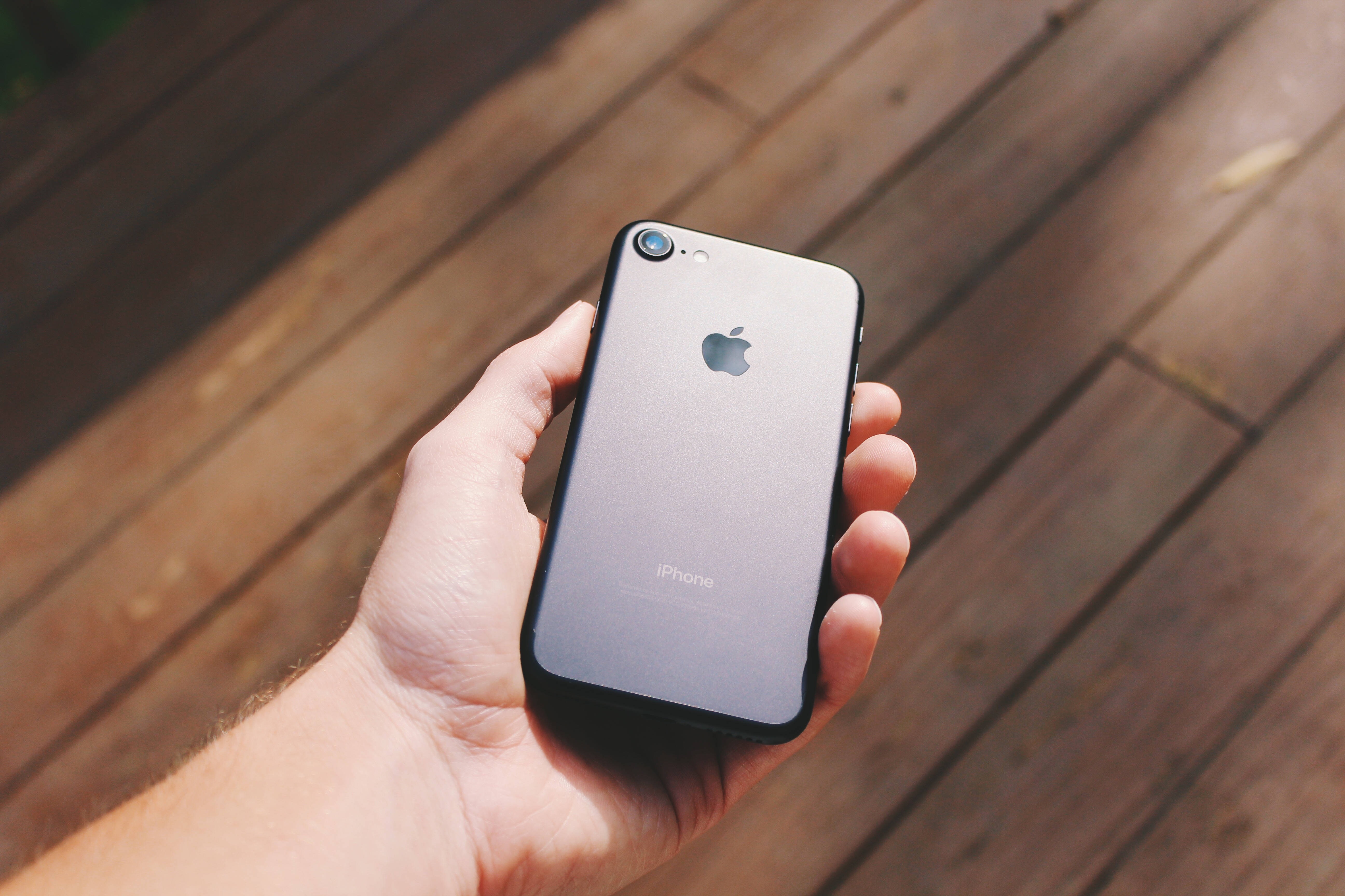 iPhone 8 Elegant cu Fundal Impresionant Fundal