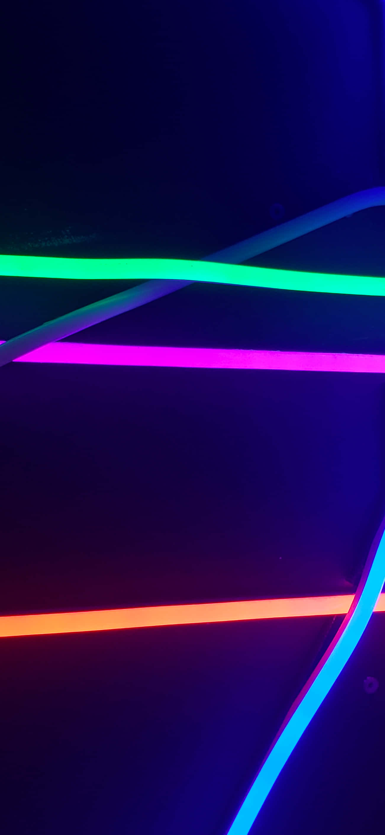 iPhone cu Strălucire Neon în Întuneric Fundal