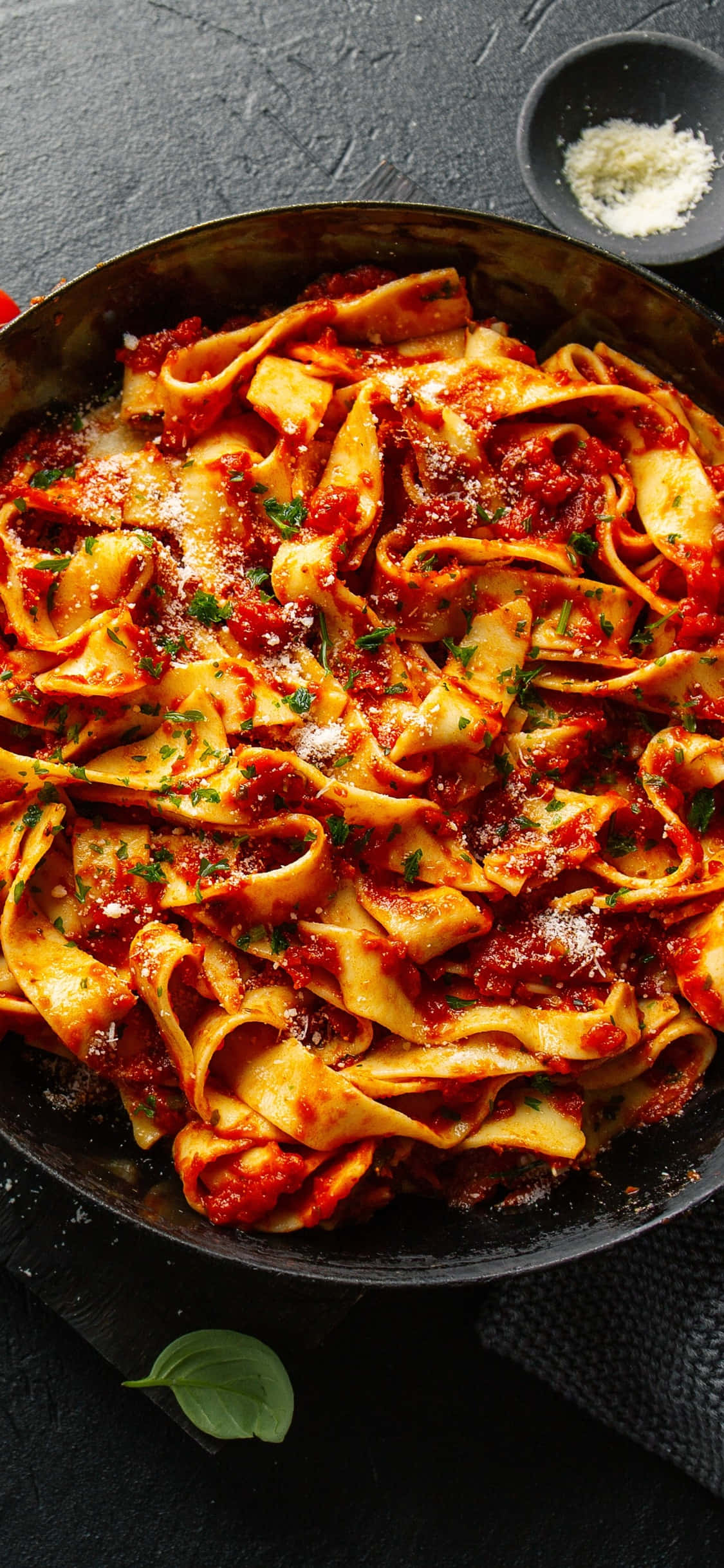 iPhone X Chicken Arrabiata Pasta Background Fundal