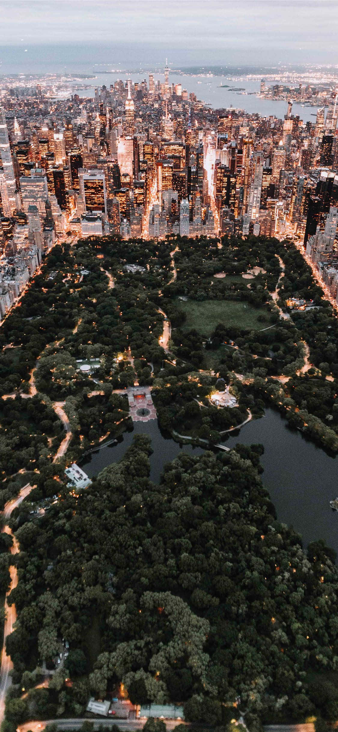 iPhone X în inima New York-ului Fundal