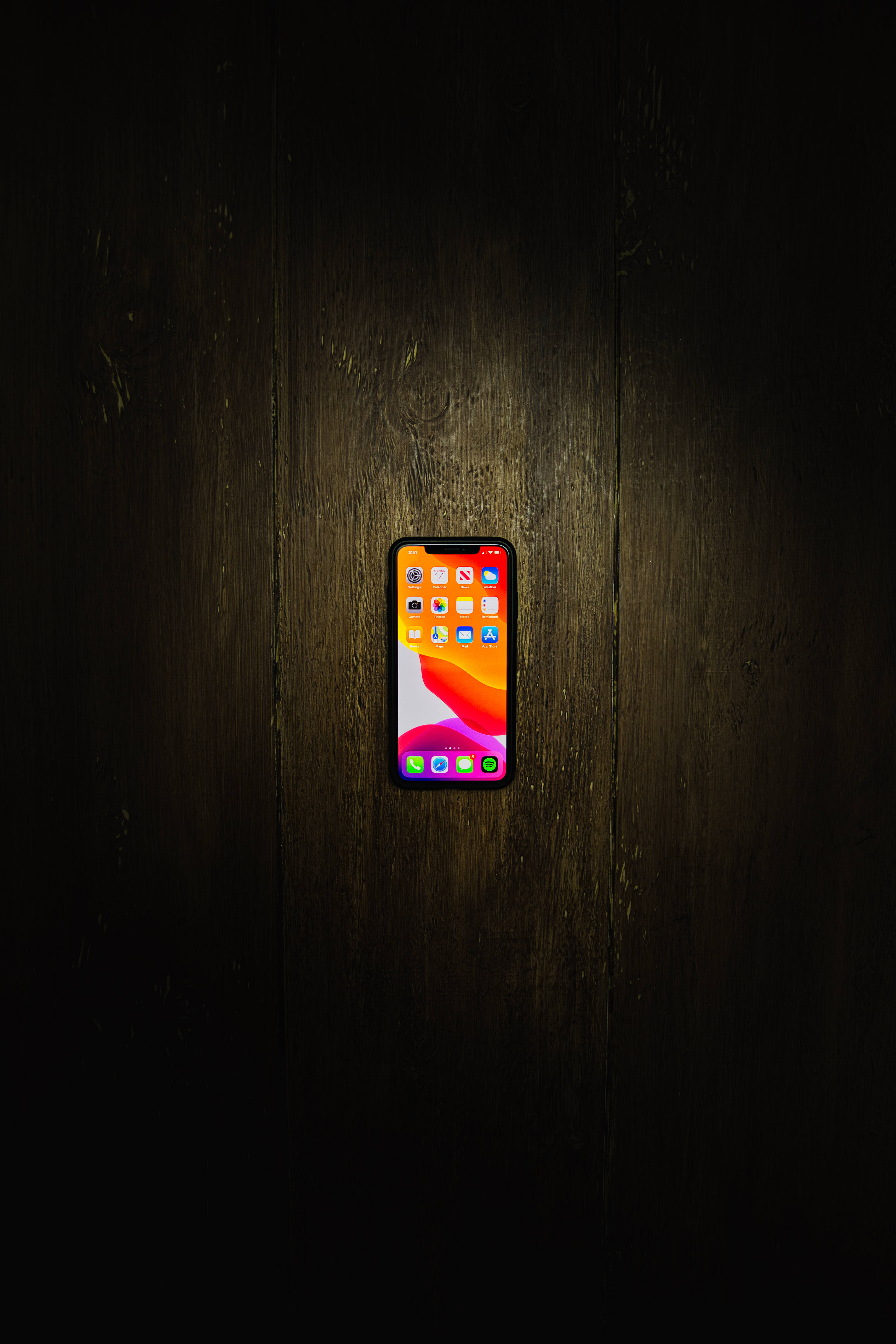 iPhone Xs Max pe Pardoselă Din Lemn Fundal